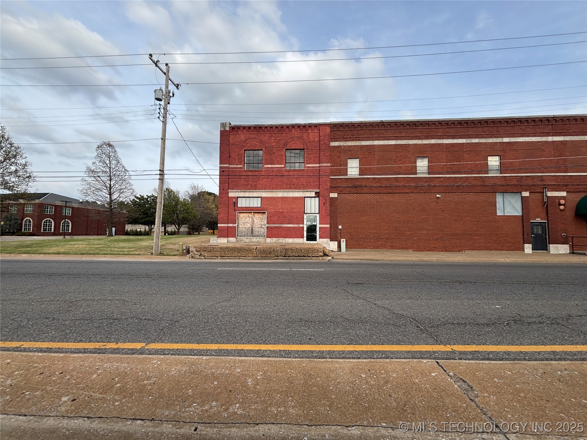 422 N Main Street Property Photo 1