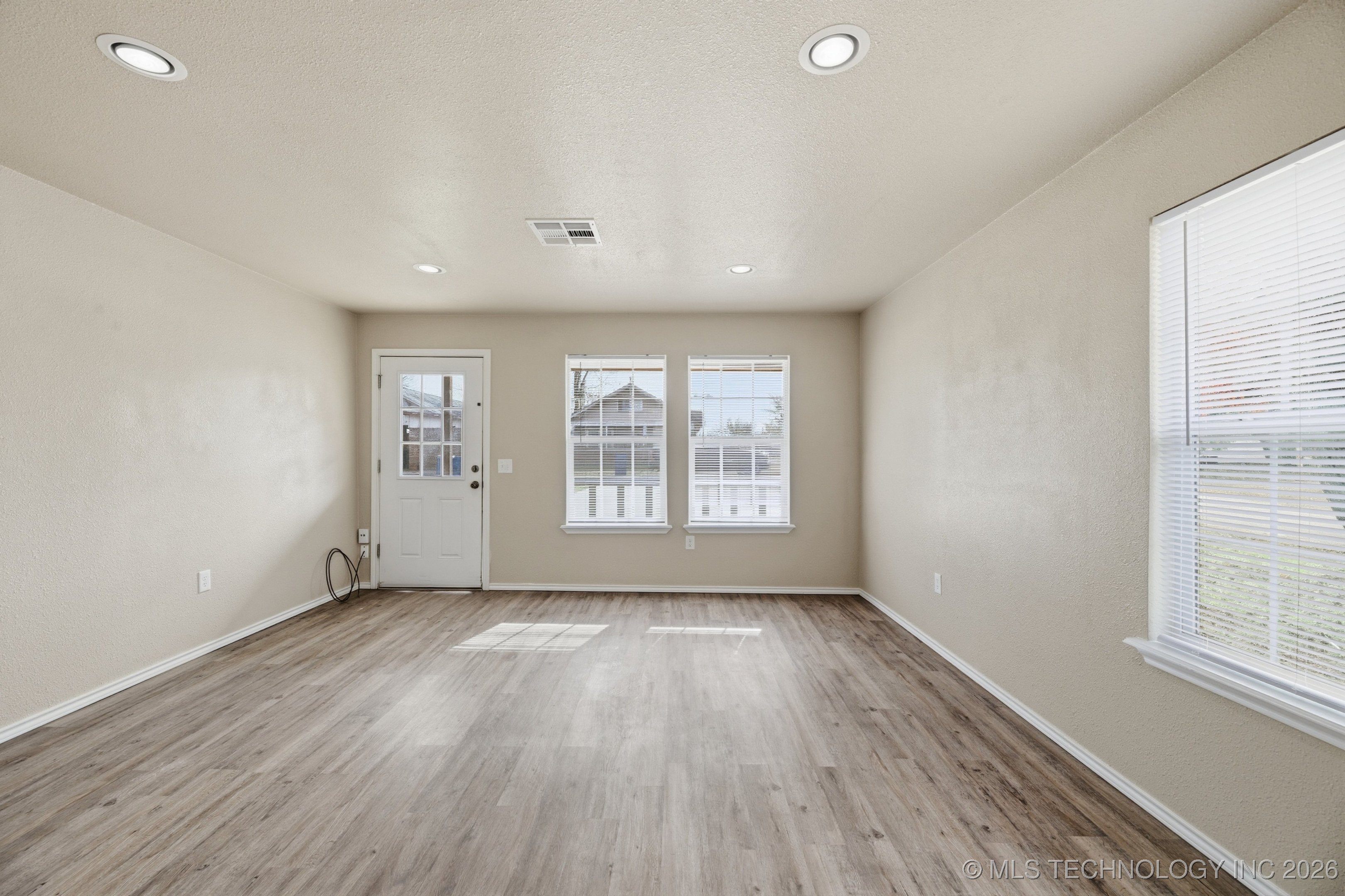 118 W 4th Street Property Photo 5