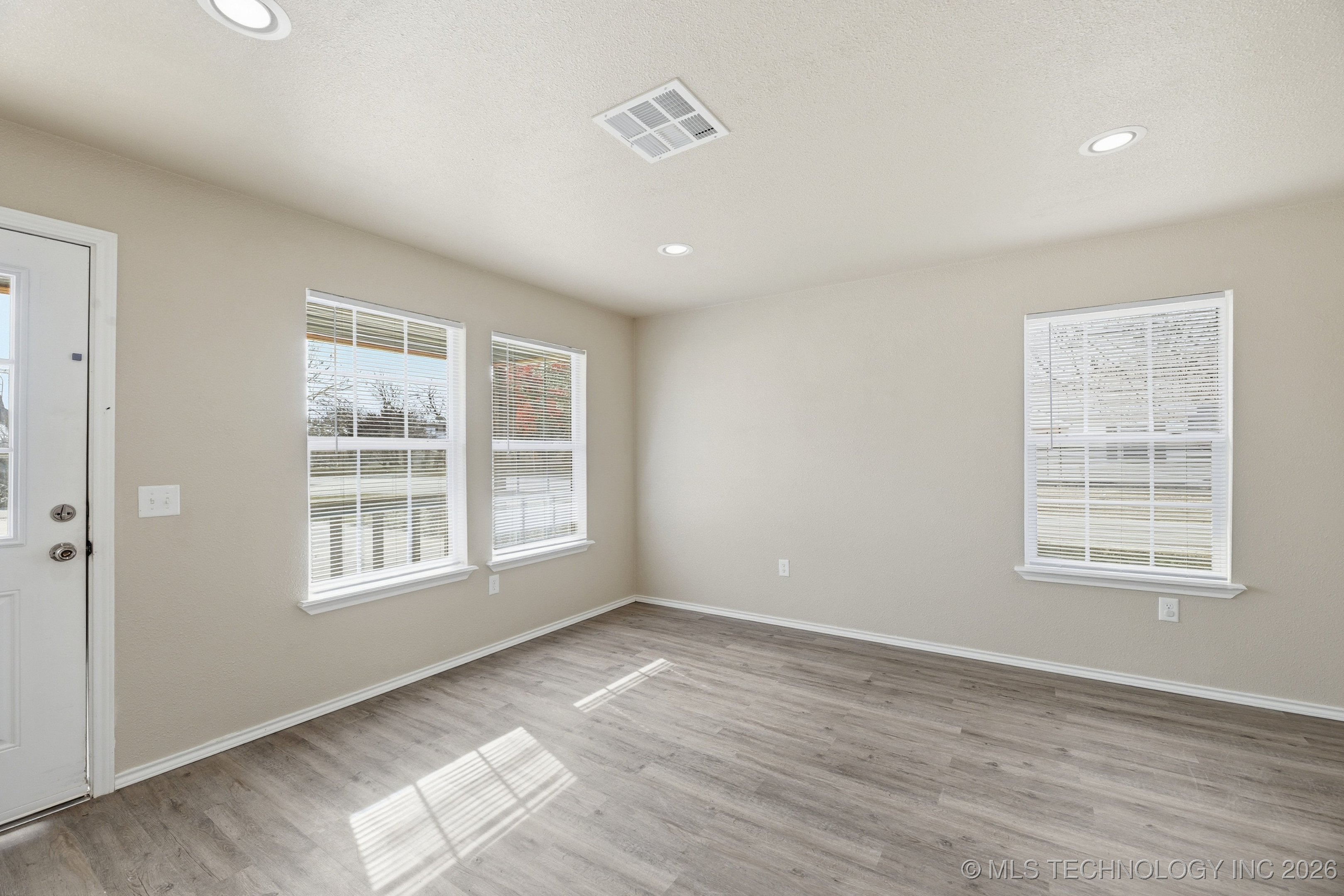 118 W 4th Street Property Photo 6