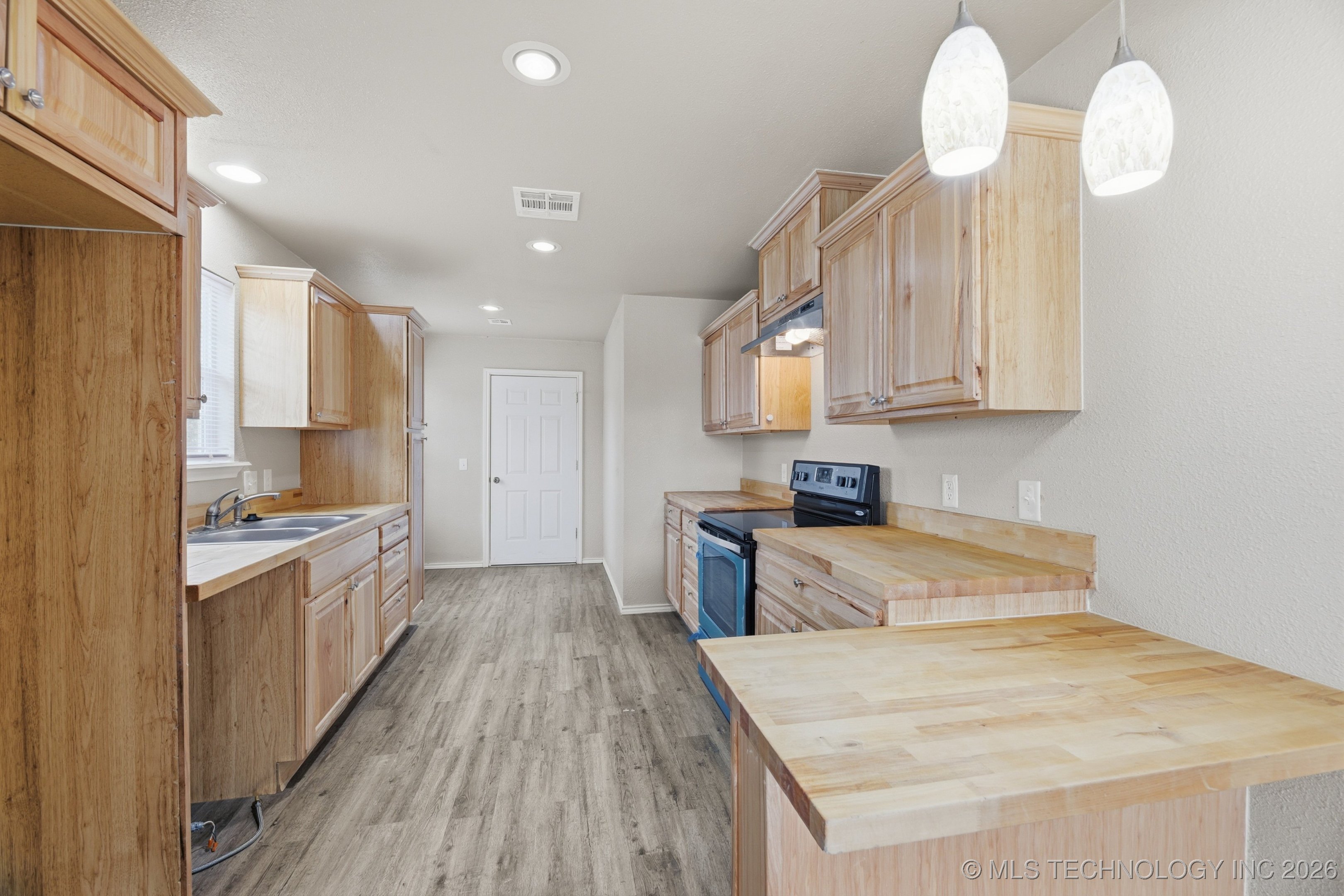 118 W 4th Street Property Photo 8