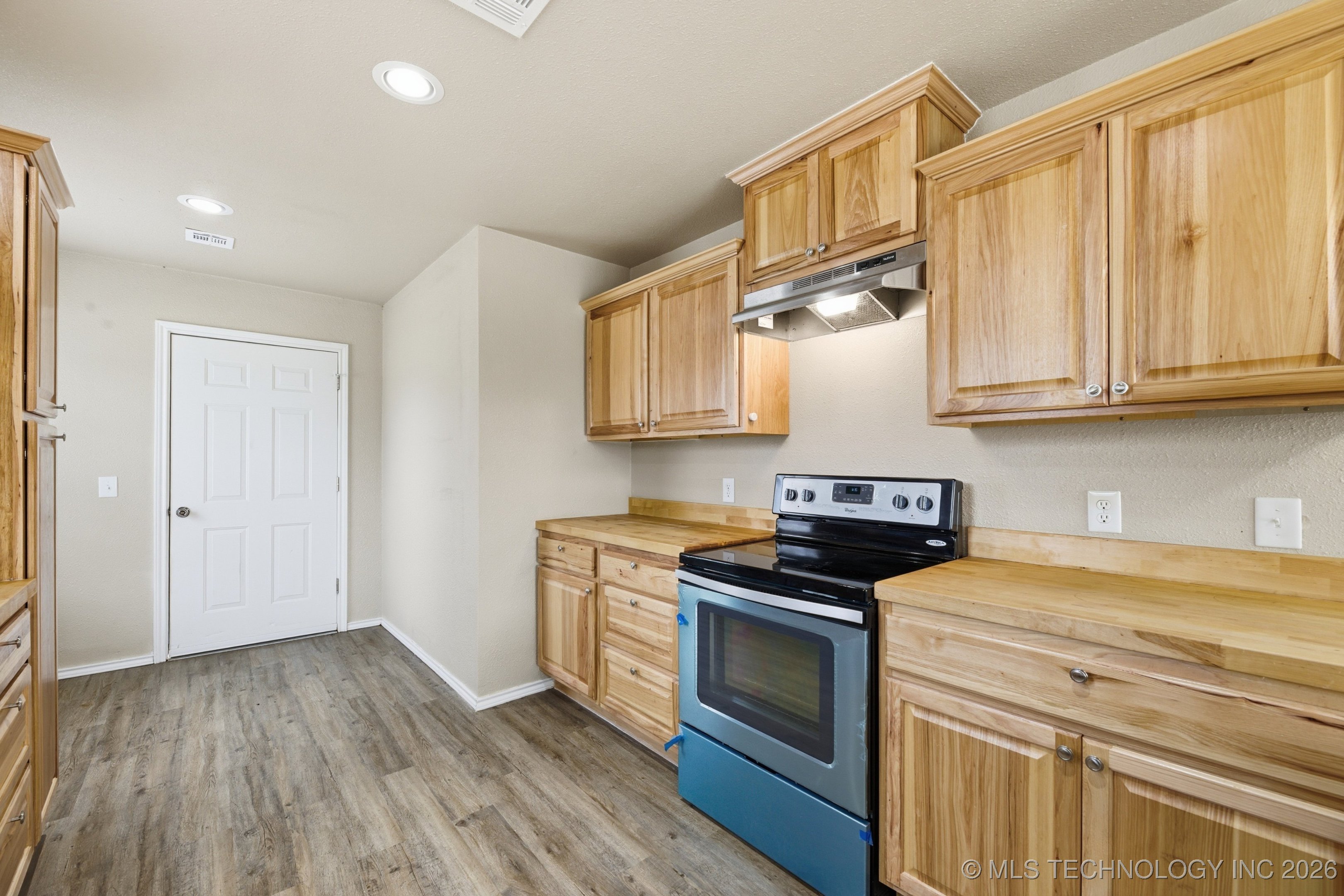 118 W 4th Street Property Photo 9