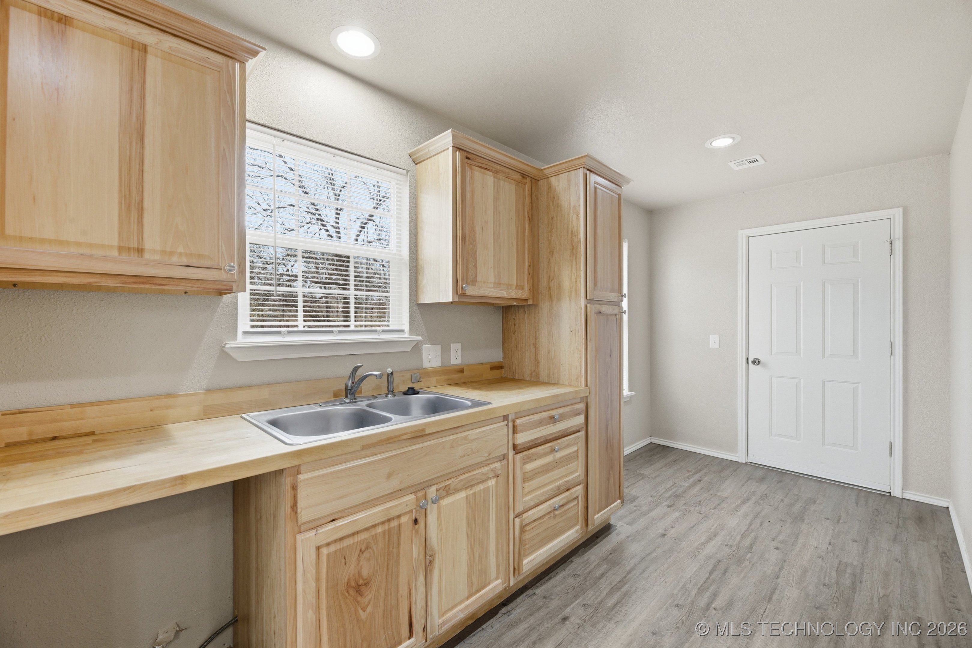 118 W 4th Street Property Photo 10