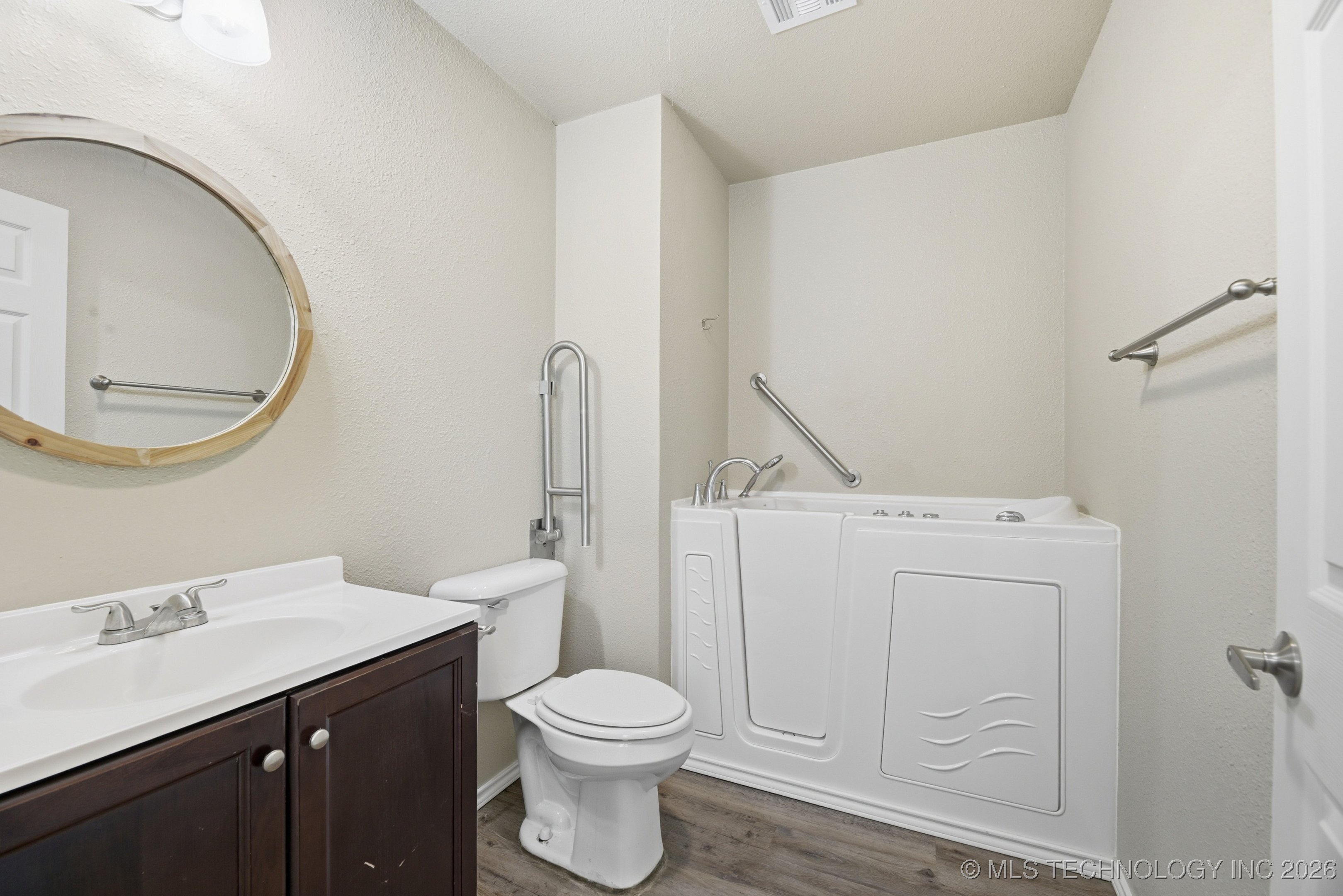 118 W 4th Street Property Photo 15