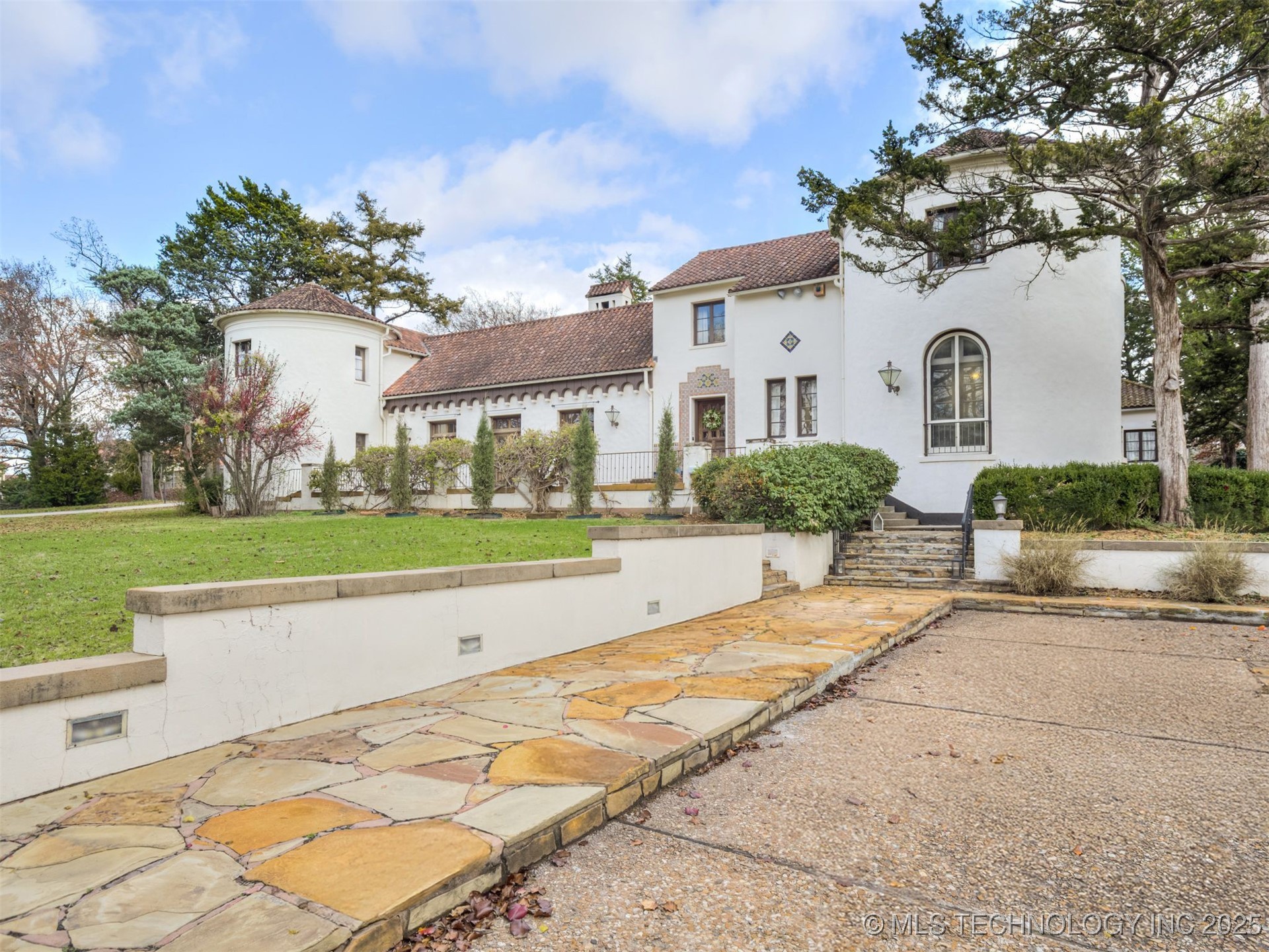 2400 Terrace Drive Property Photo 1