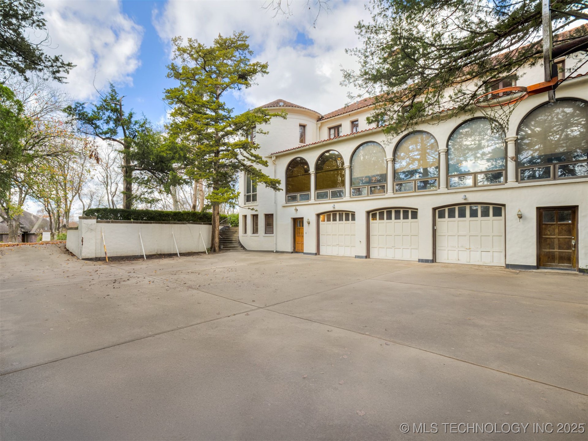 2400 Terrace Drive Property Photo 2