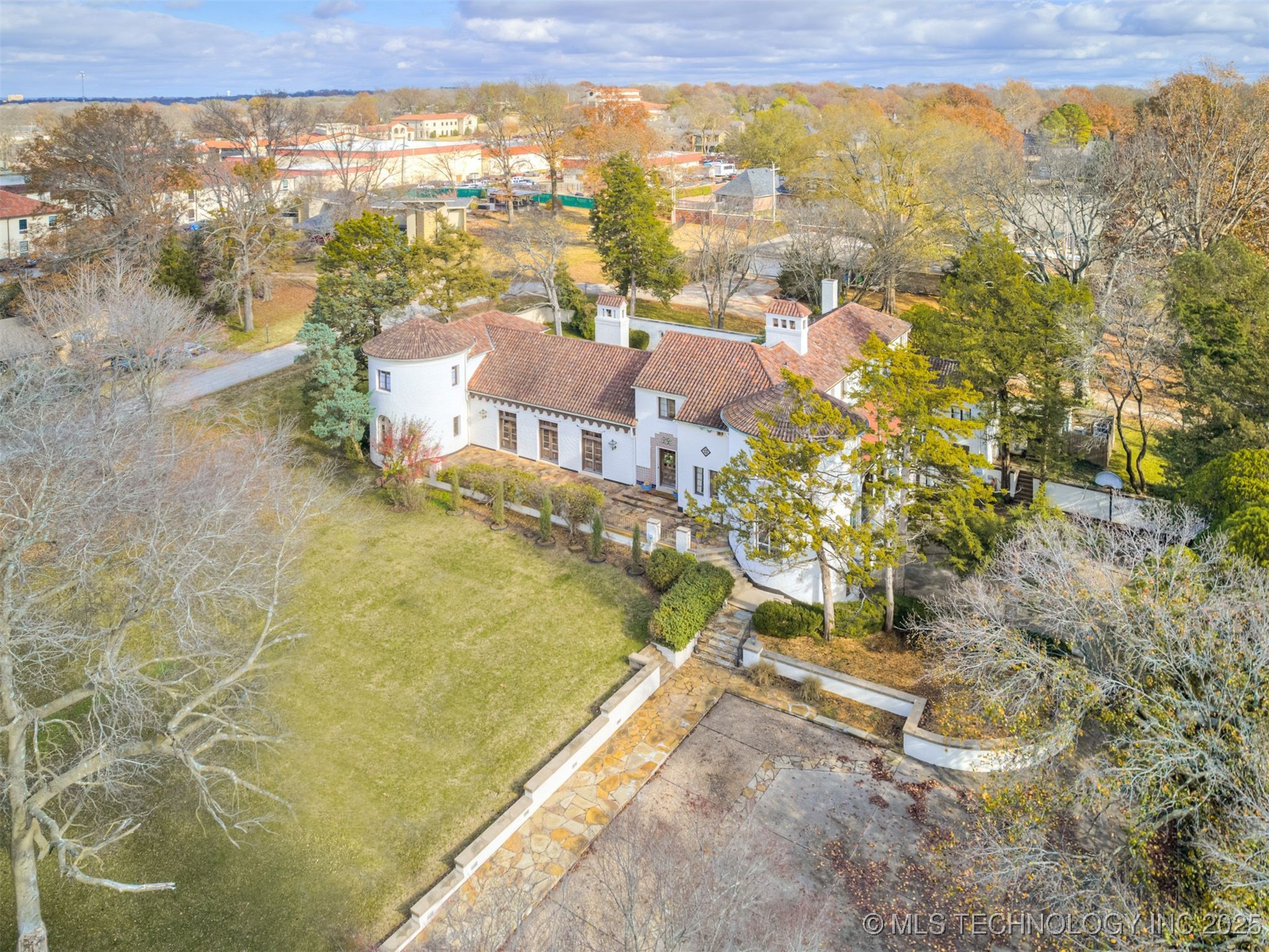 2400 Terrace Drive Property Photo 3