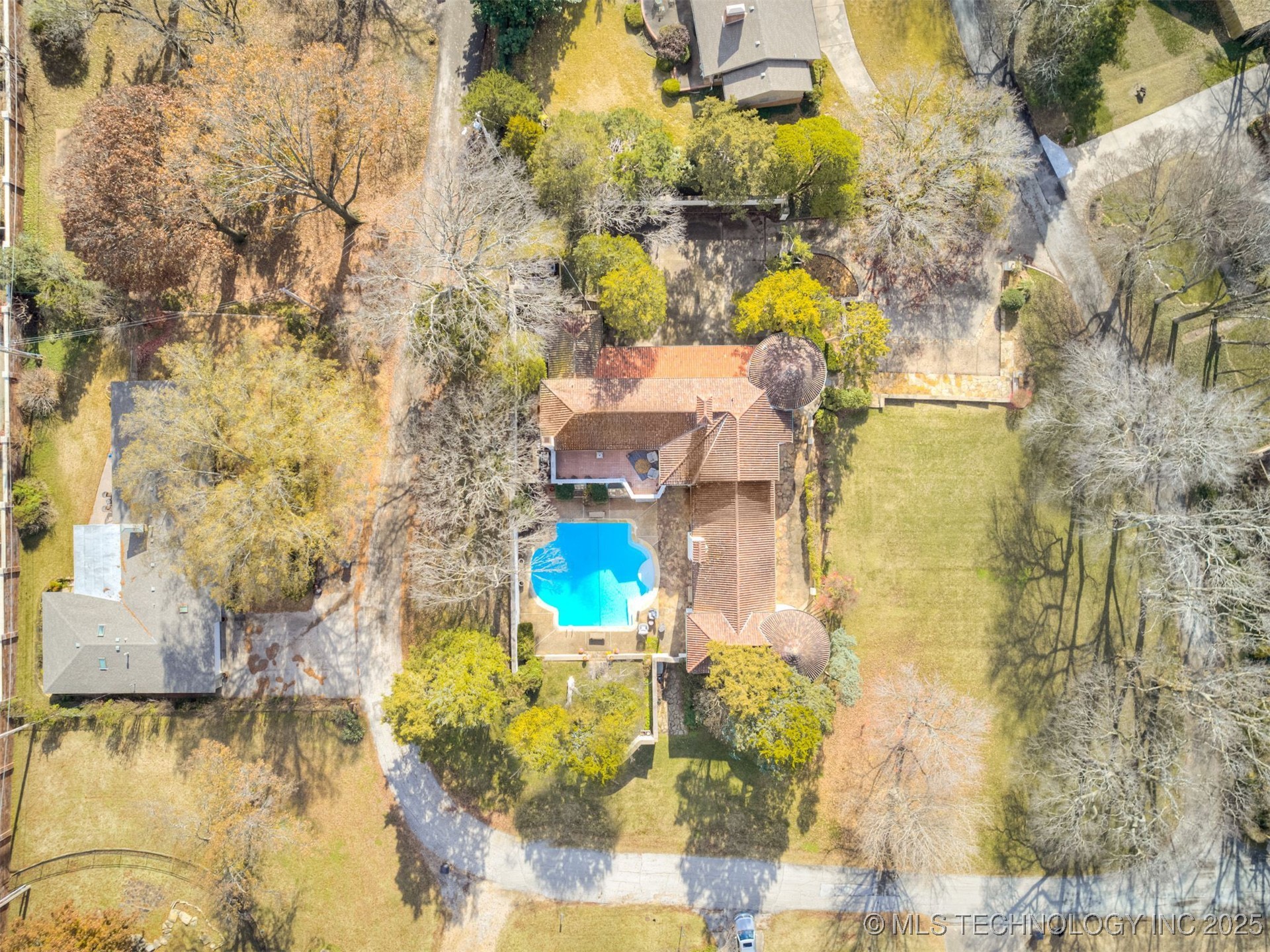 2400 Terrace Drive Property Photo 4