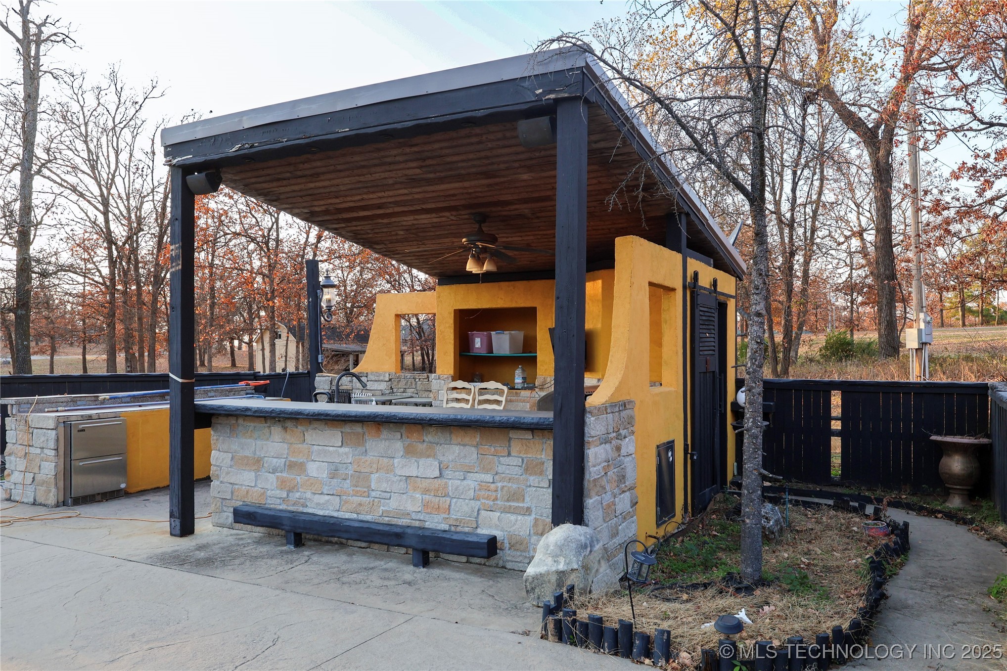 5117 Woodland Drive Property Photo 5