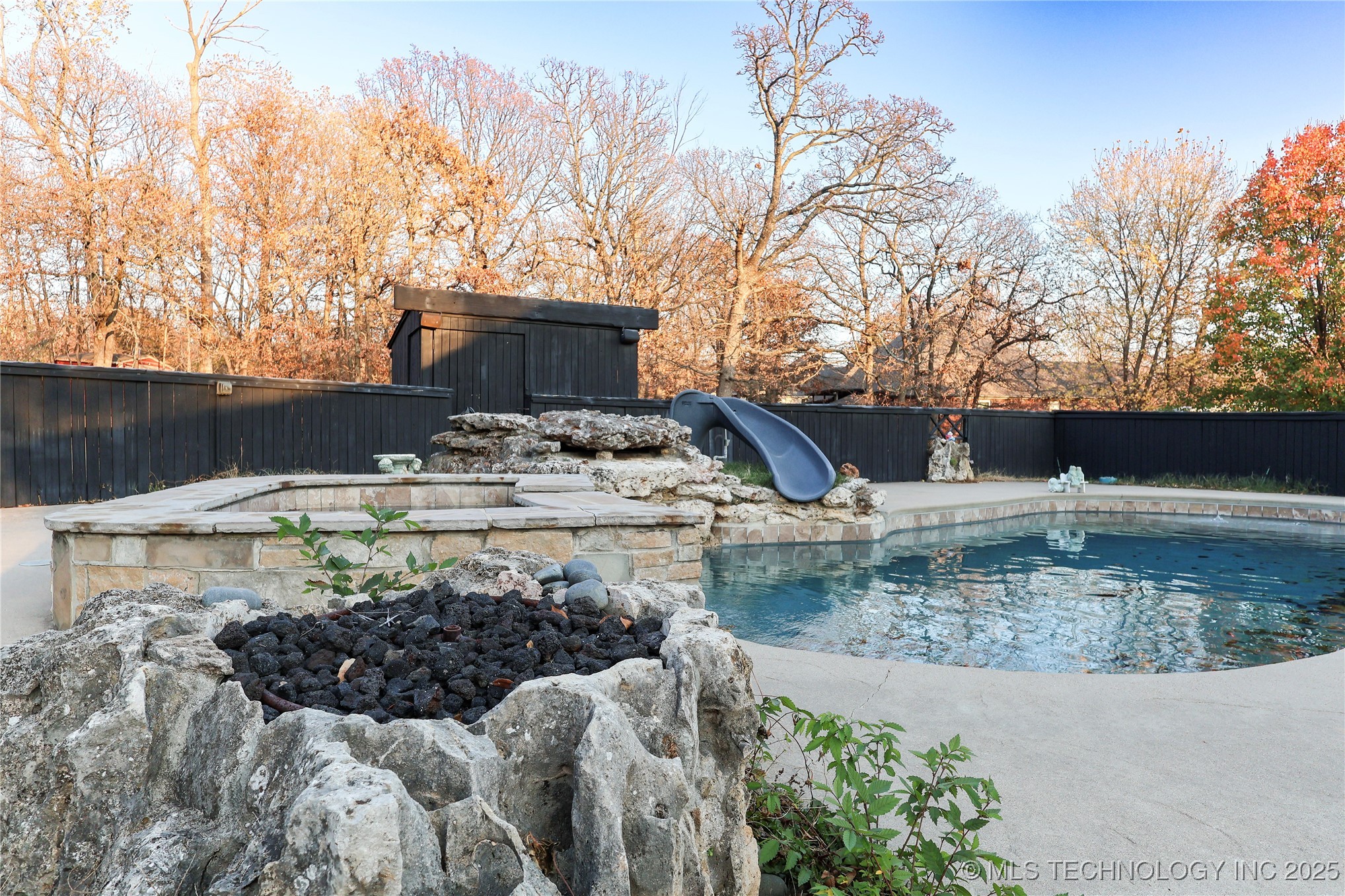 5117 Woodland Drive Property Photo 33