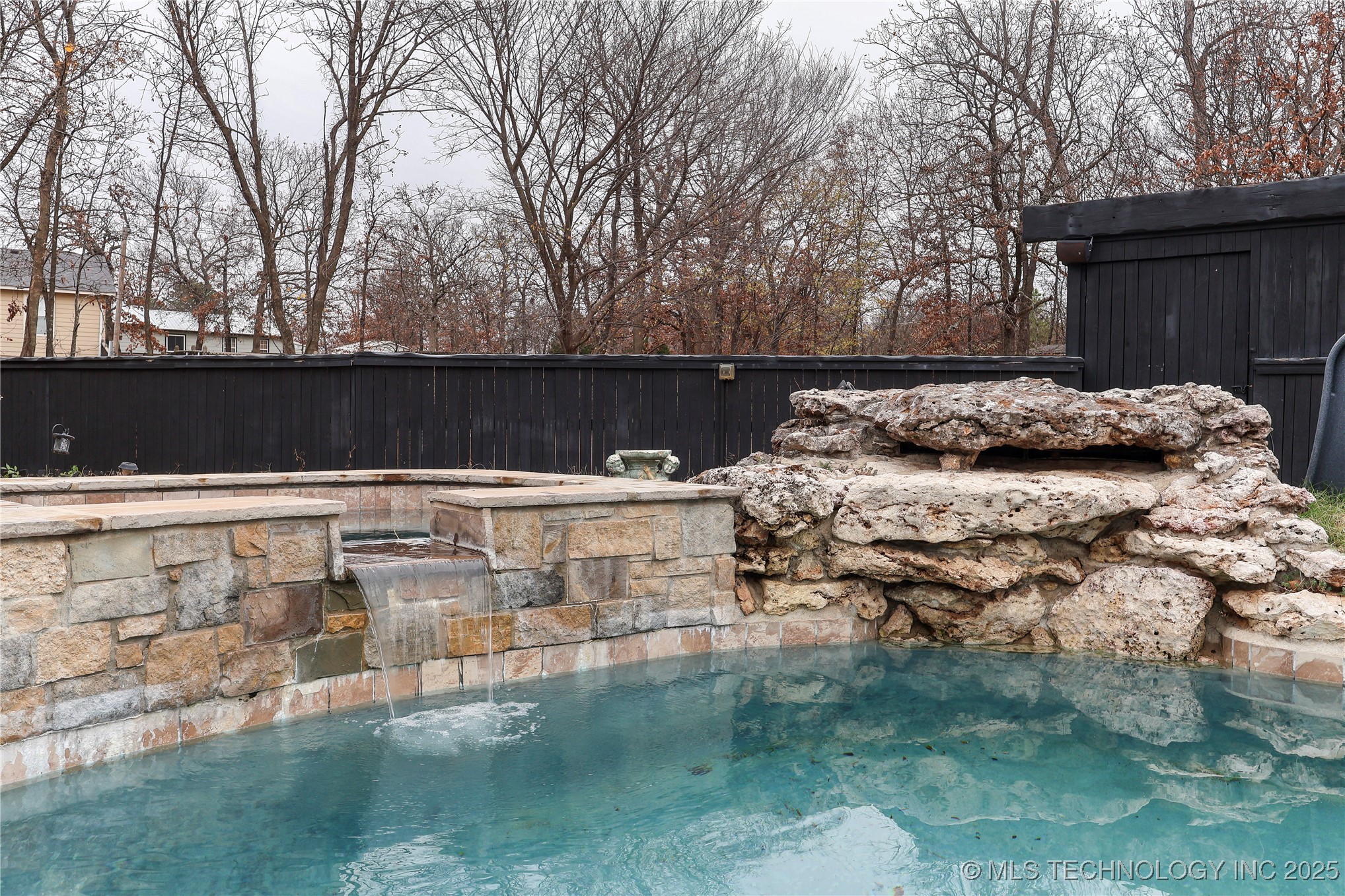 5117 Woodland Drive Property Photo 35