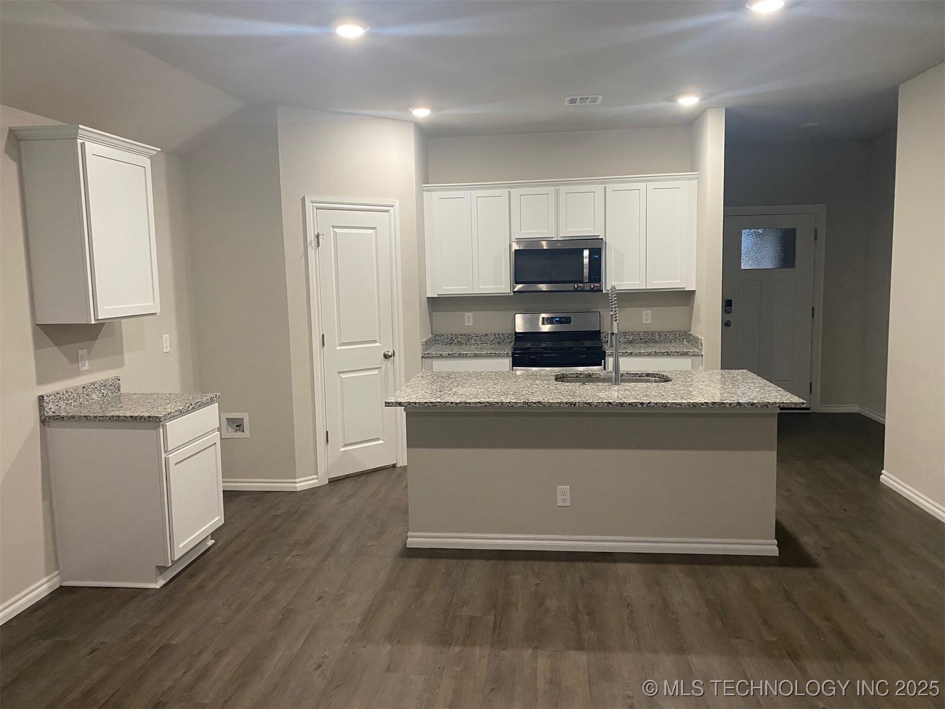 7122 E 155th Place S Property Photo 5