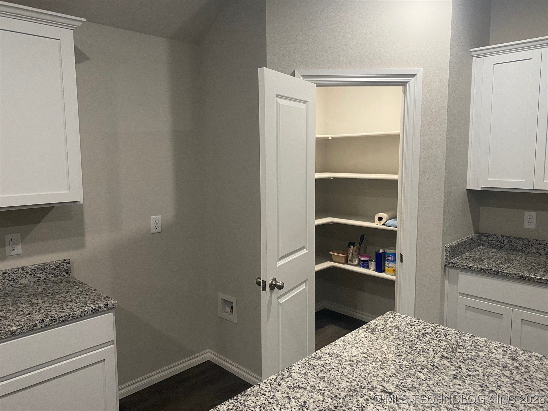 7122 E 155th Place S Property Photo 6