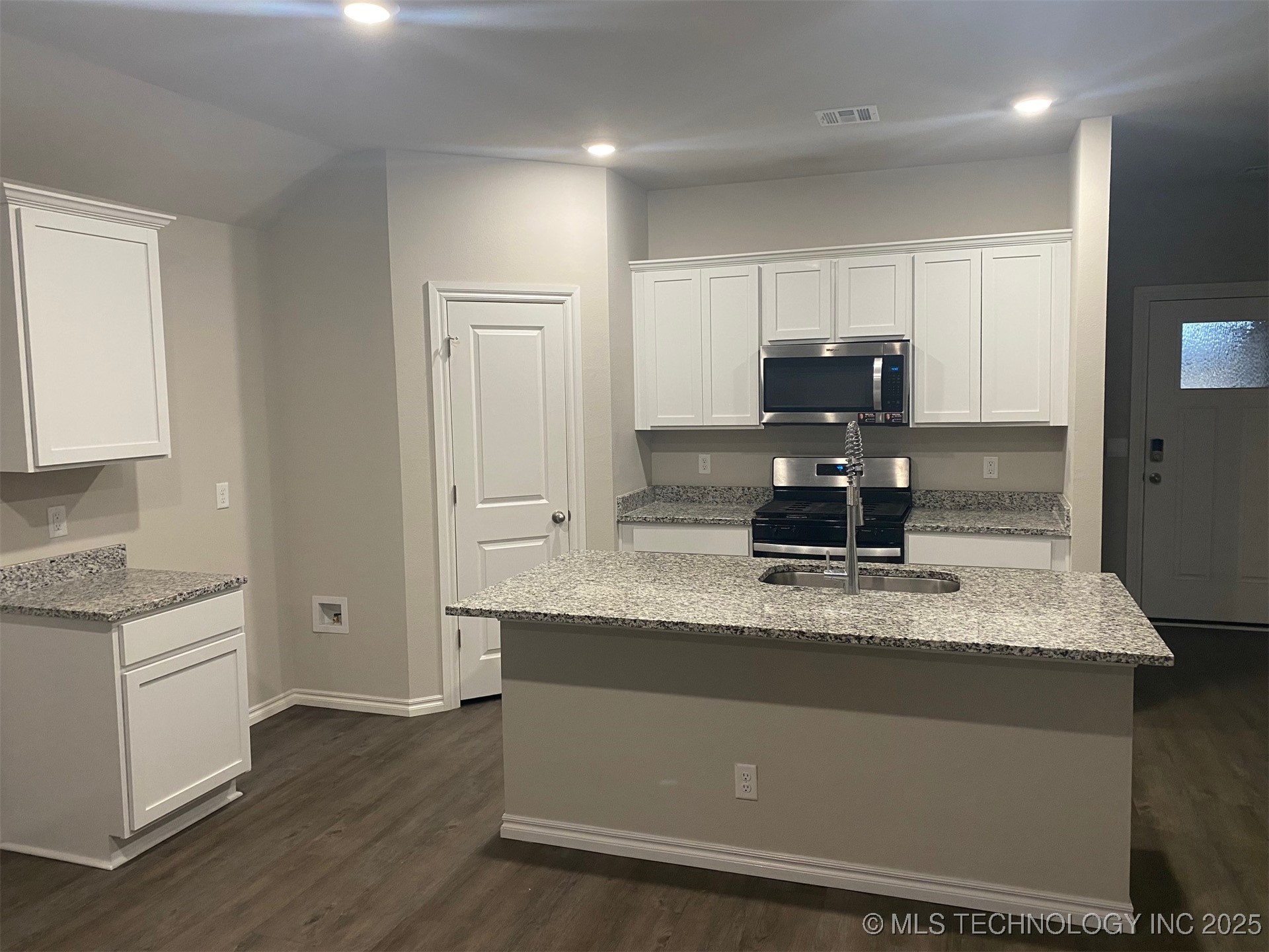 7122 E 155th Place S Property Photo 7