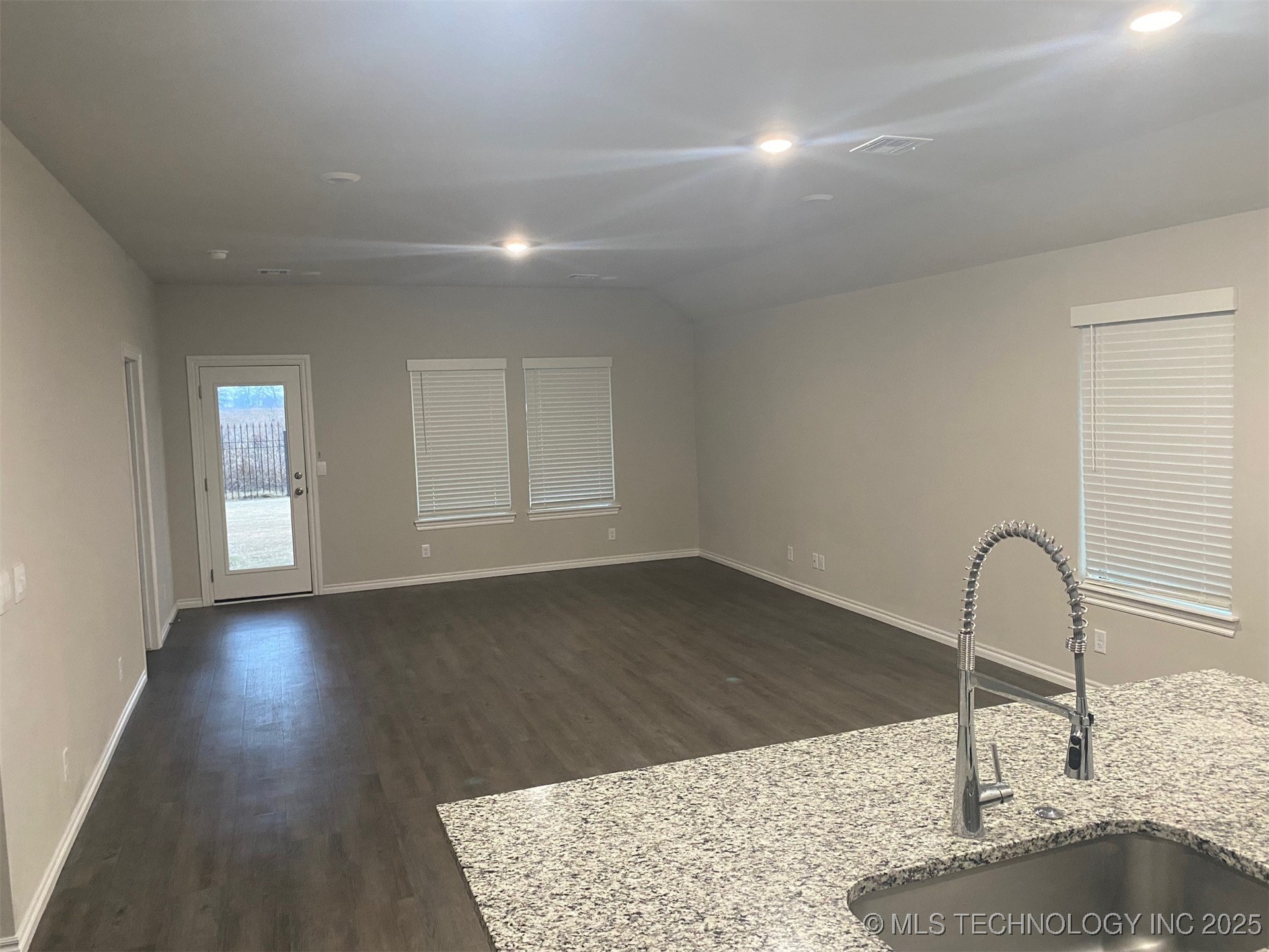 7122 E 155th Place S Property Photo 8