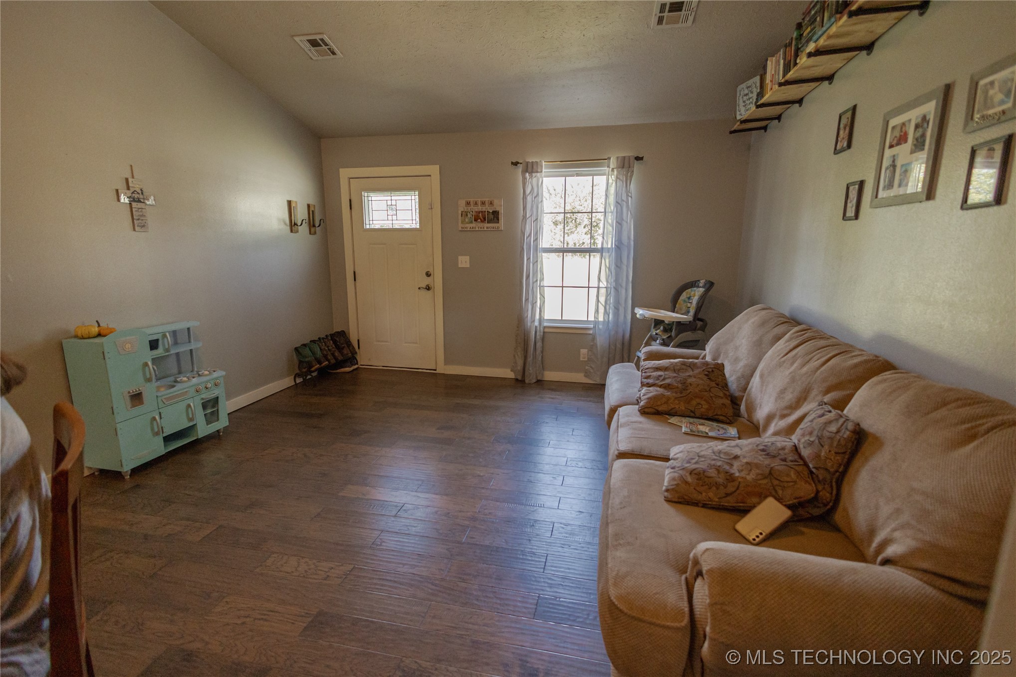 213 E Sunday Avenue Property Photo 5