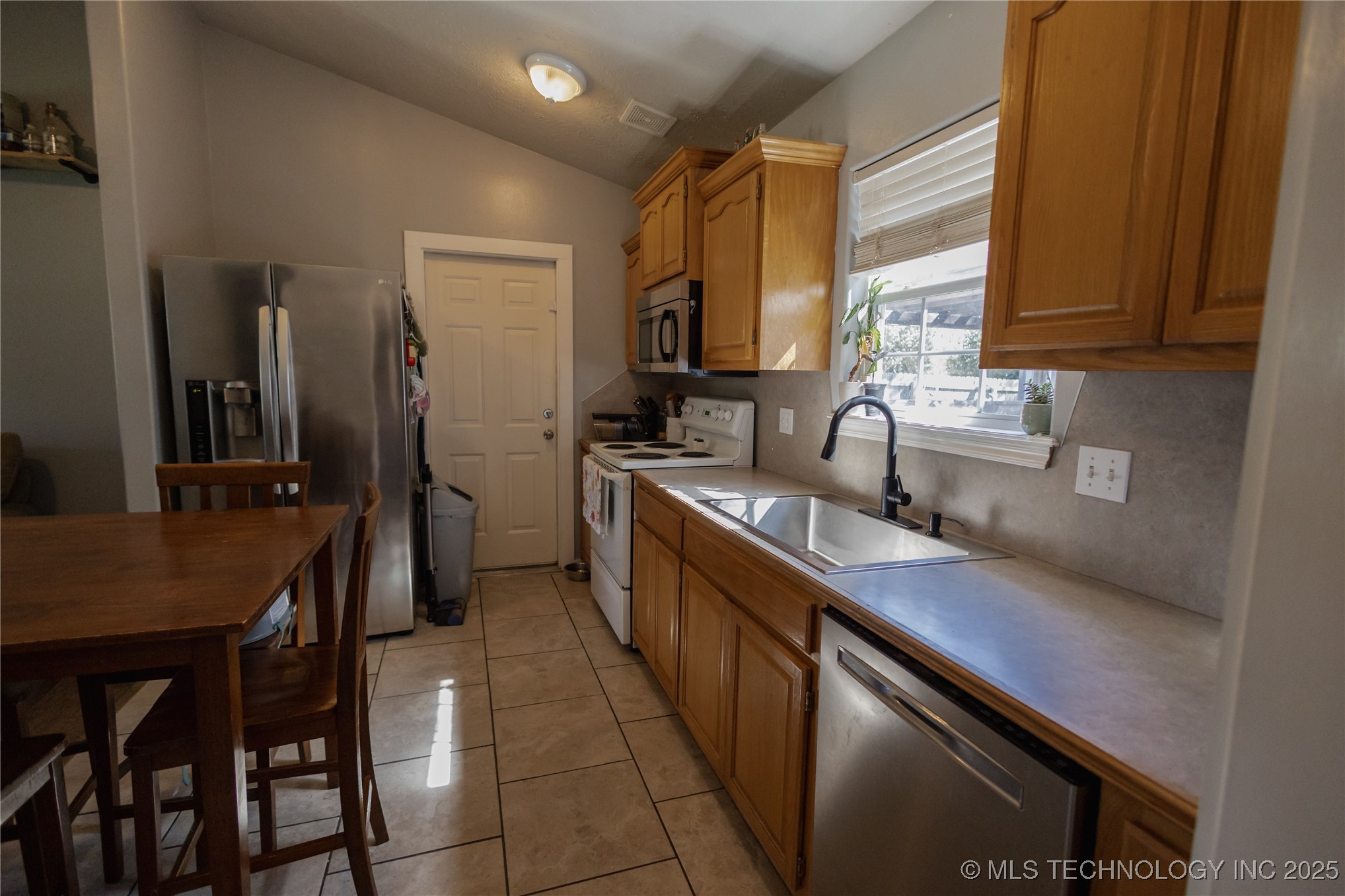 213 E Sunday Avenue Property Photo 8