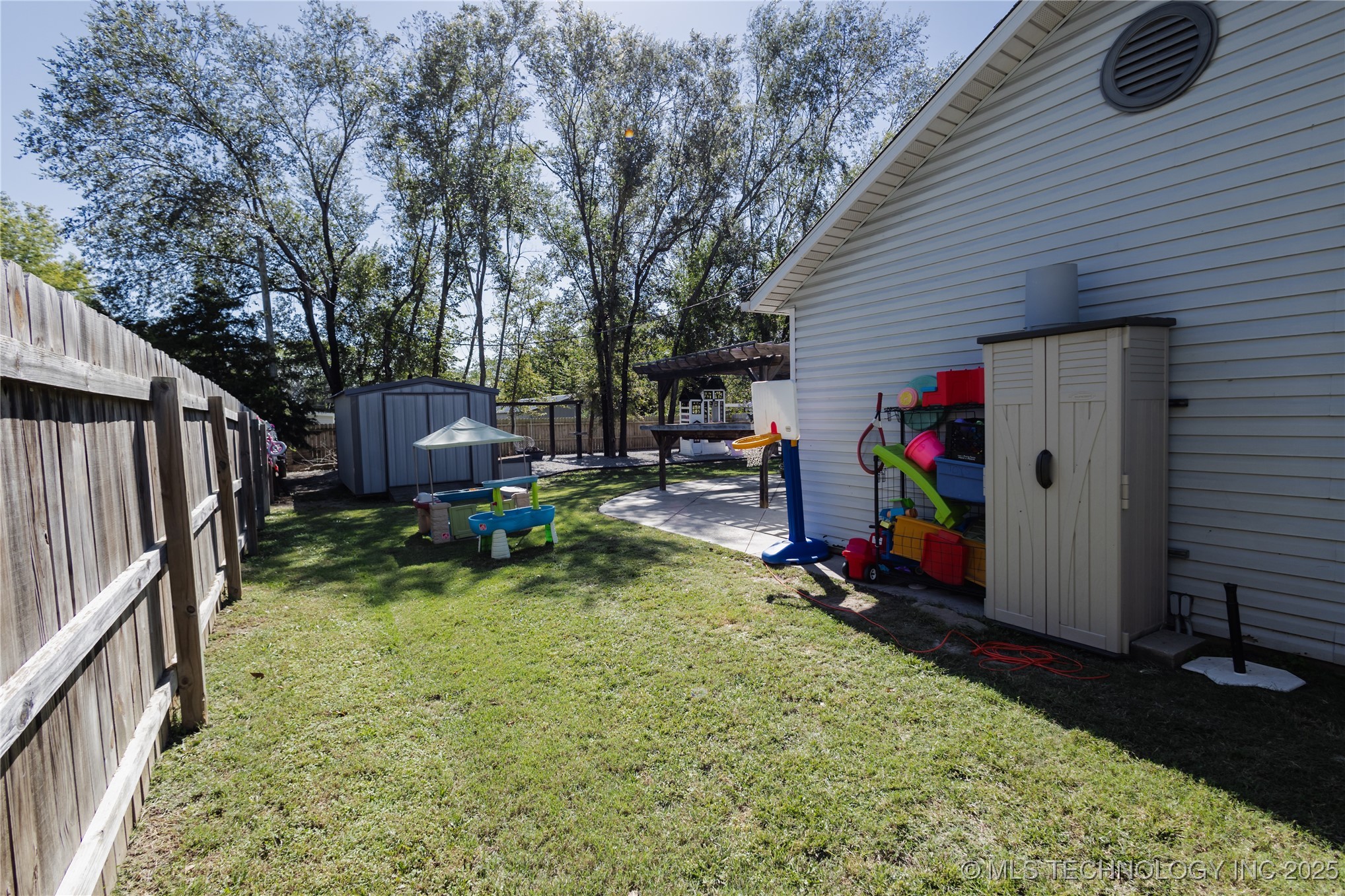 213 E Sunday Avenue Property Photo 27