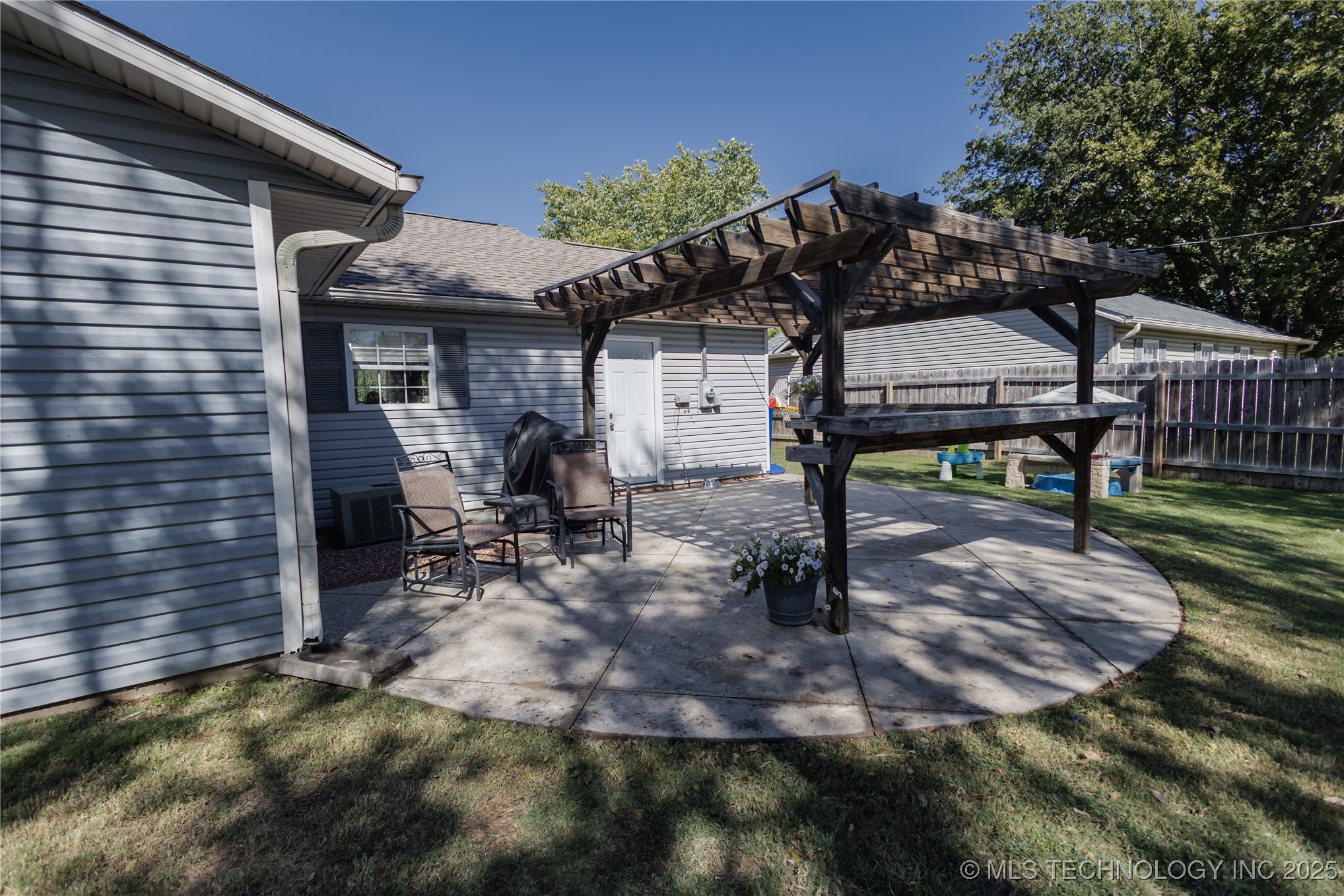 213 E Sunday Avenue Property Photo 32