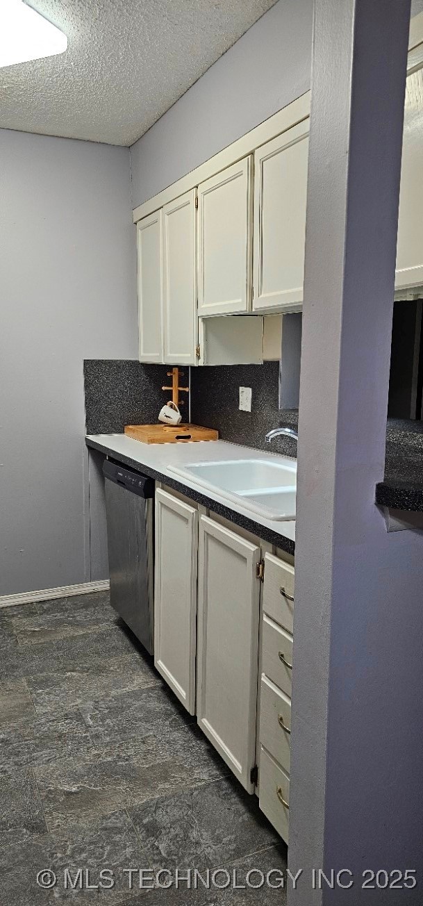 6712 S Lewis Avenue 103 Property Photo 3