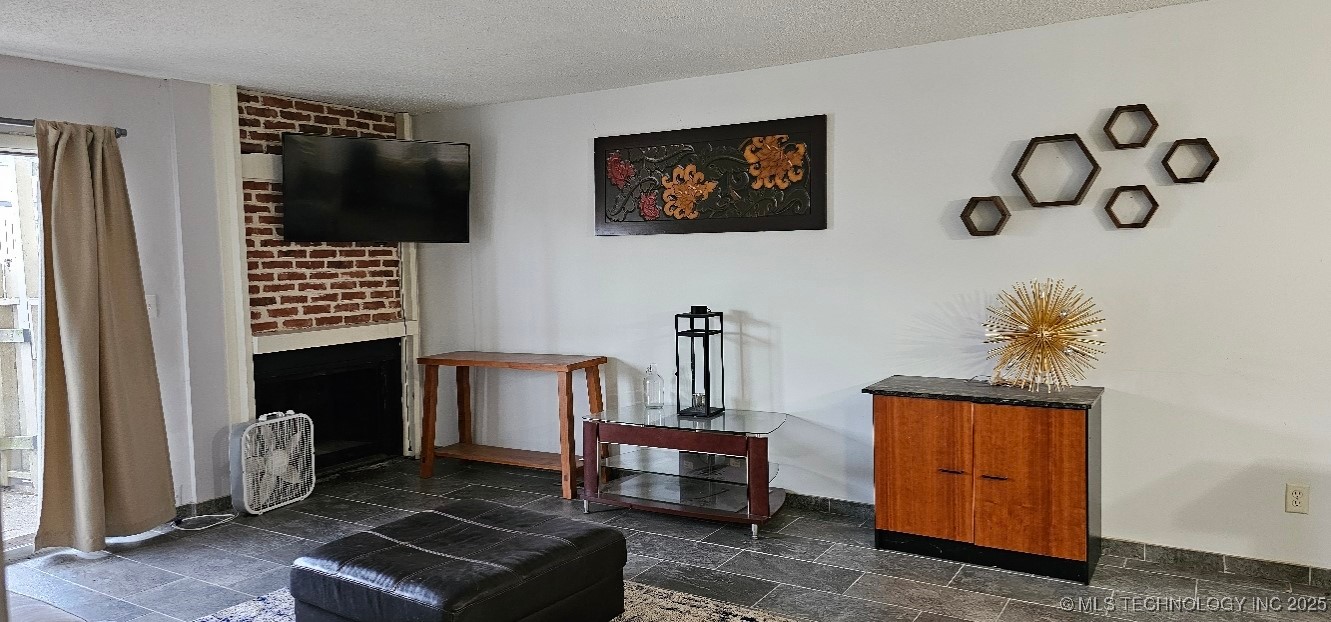 6712 S Lewis Avenue 103 Property Photo 5