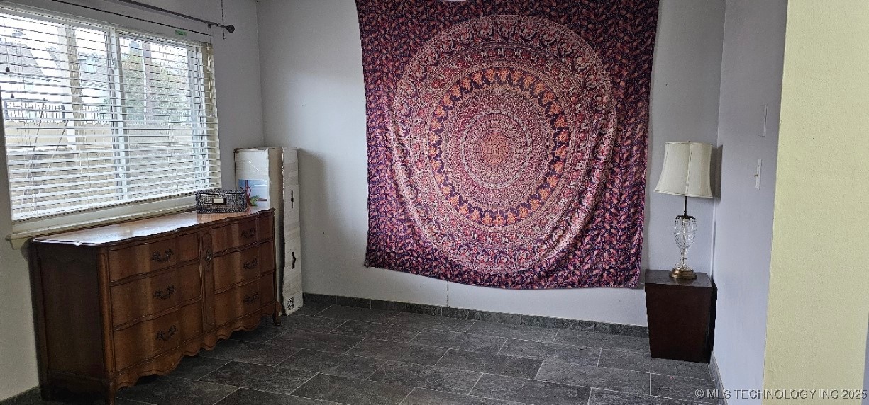 6712 S Lewis Avenue 103 Property Photo 6