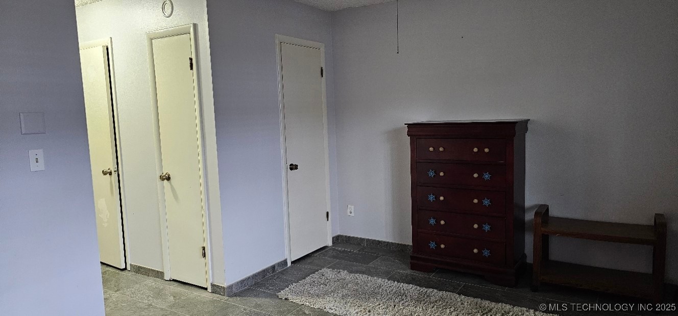 6712 S Lewis Avenue 103 Property Photo 7