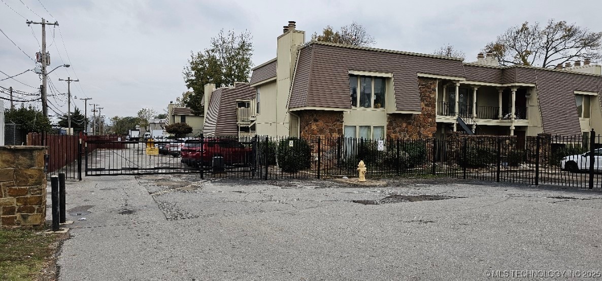 6712 S Lewis Avenue 103 Property Photo 16