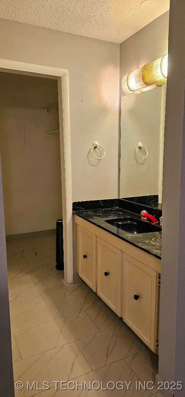 6716 S Lewis Avenue 604 Property Photo 6