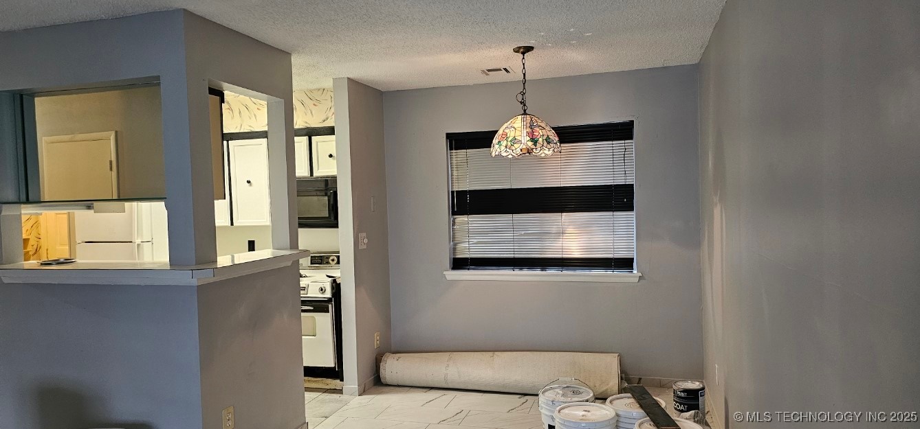 6716 S Lewis Avenue 604 Property Photo 8