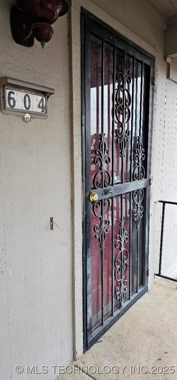 6716 S Lewis Avenue 604 Property Photo 9