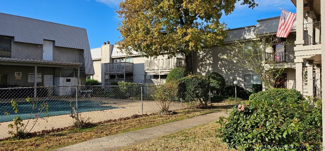 6718 S Lewis Avenue 706 Property Photo 3