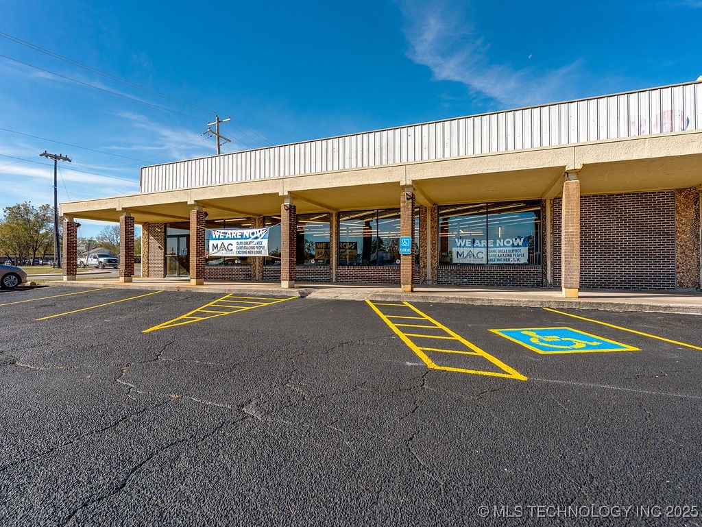 805 N Broadway Property Photo 5