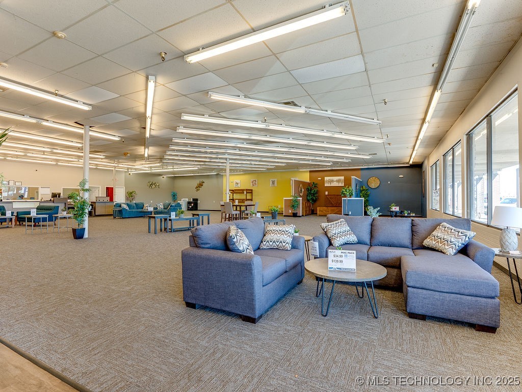 805 N Broadway Property Photo 6