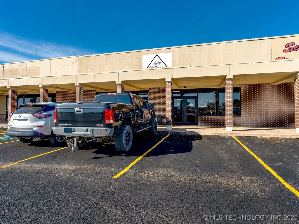 805 N Broadway Property Photo 14