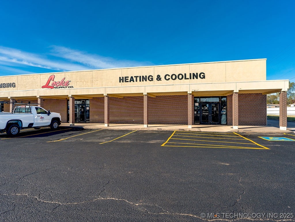 805 N Broadway Property Photo 17