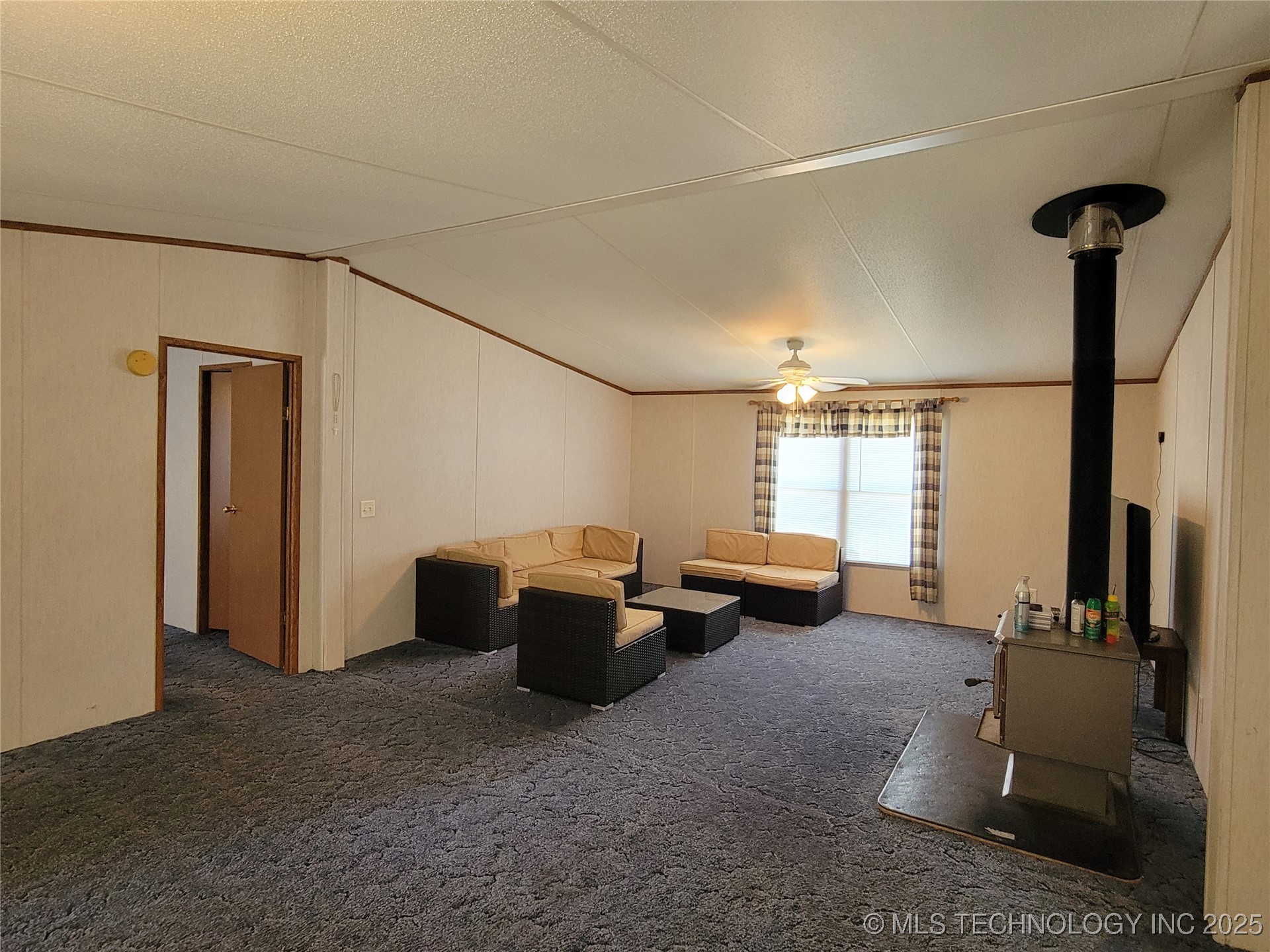 102 James Thomas Property Photo 15