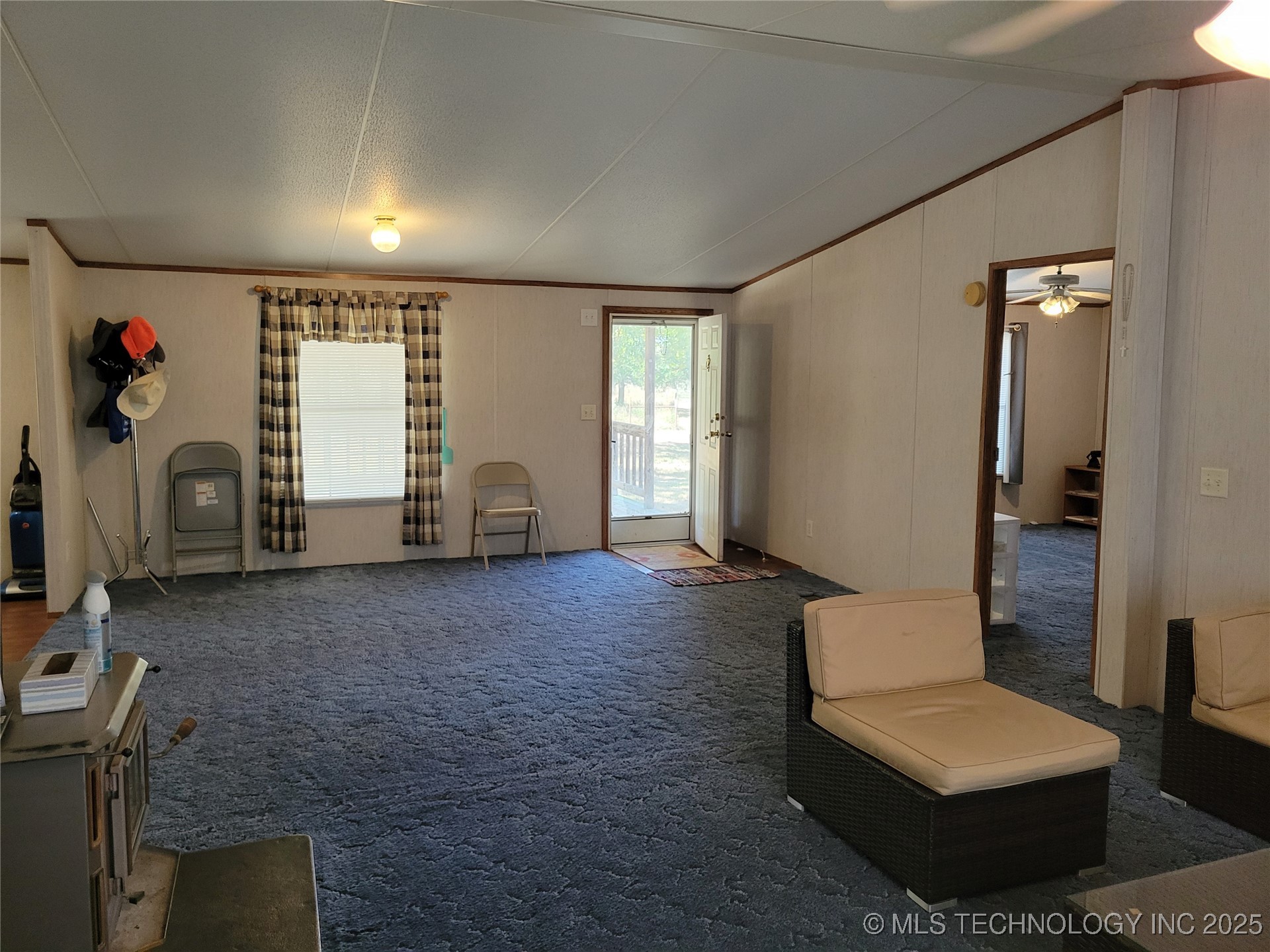 102 James Thomas Property Photo 16