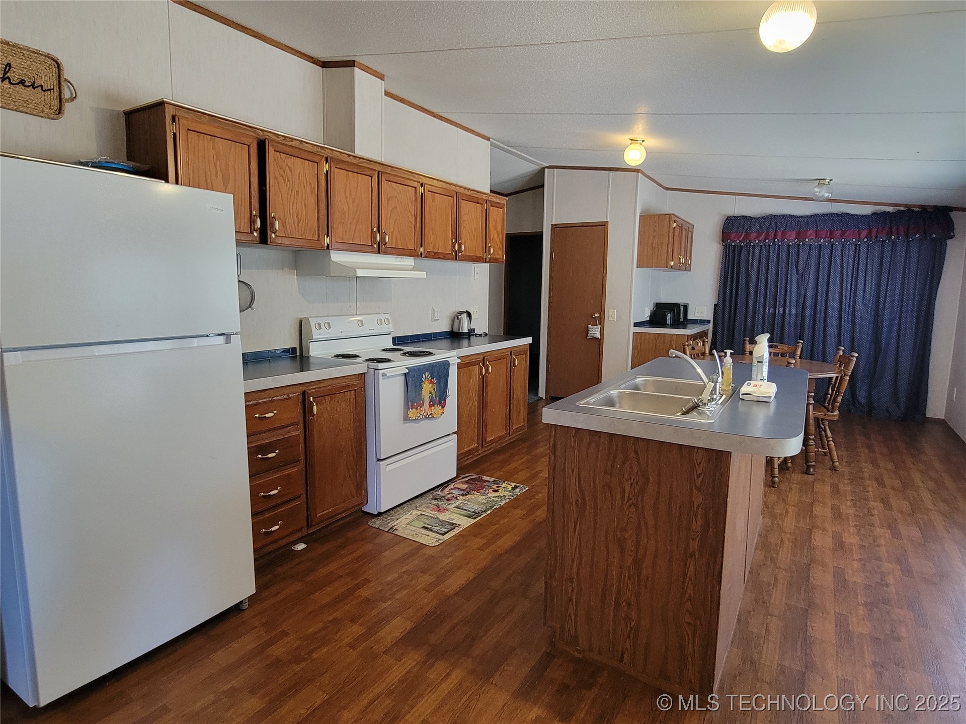 102 James Thomas Property Photo 17