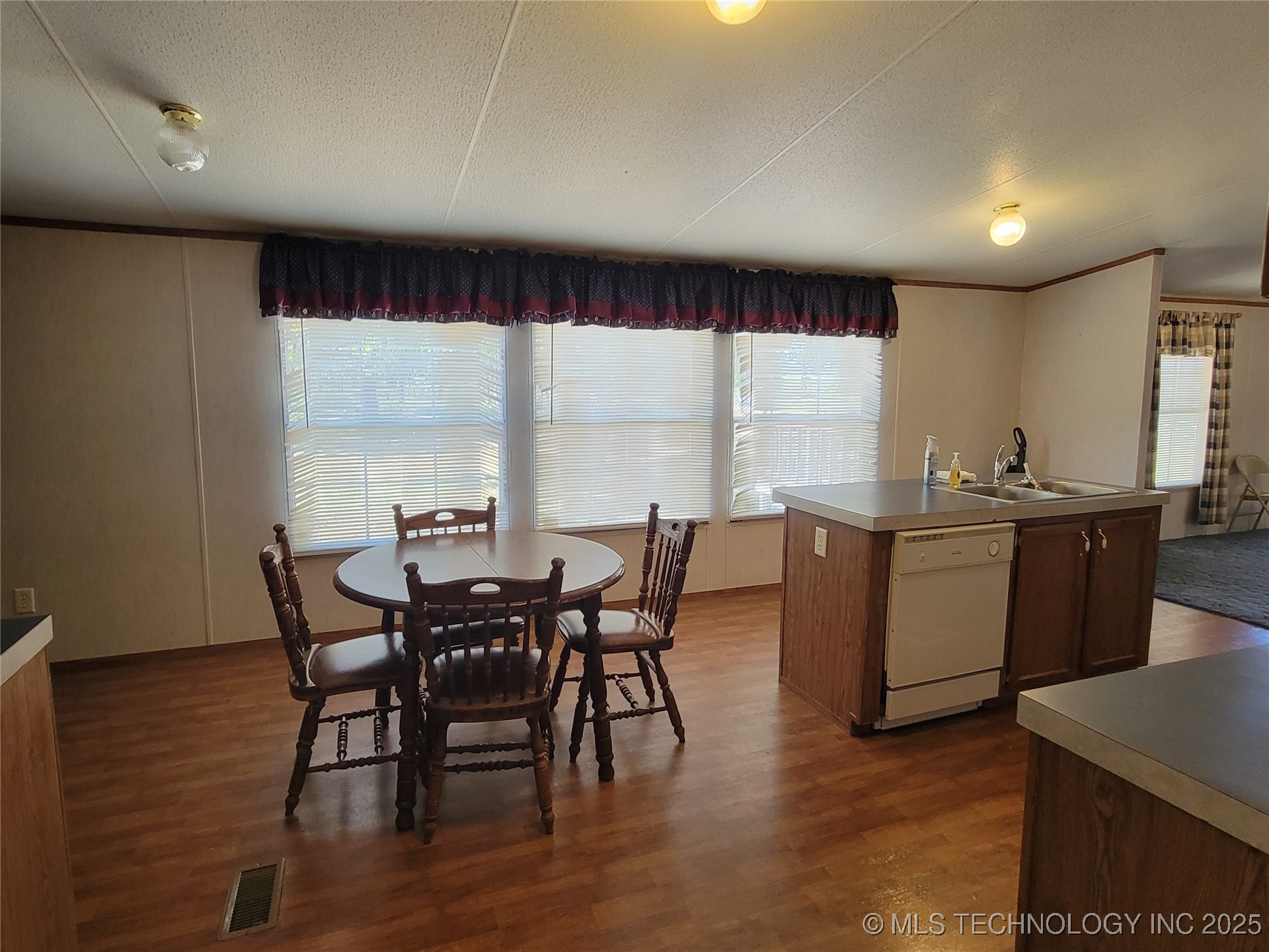 102 James Thomas Property Photo 20