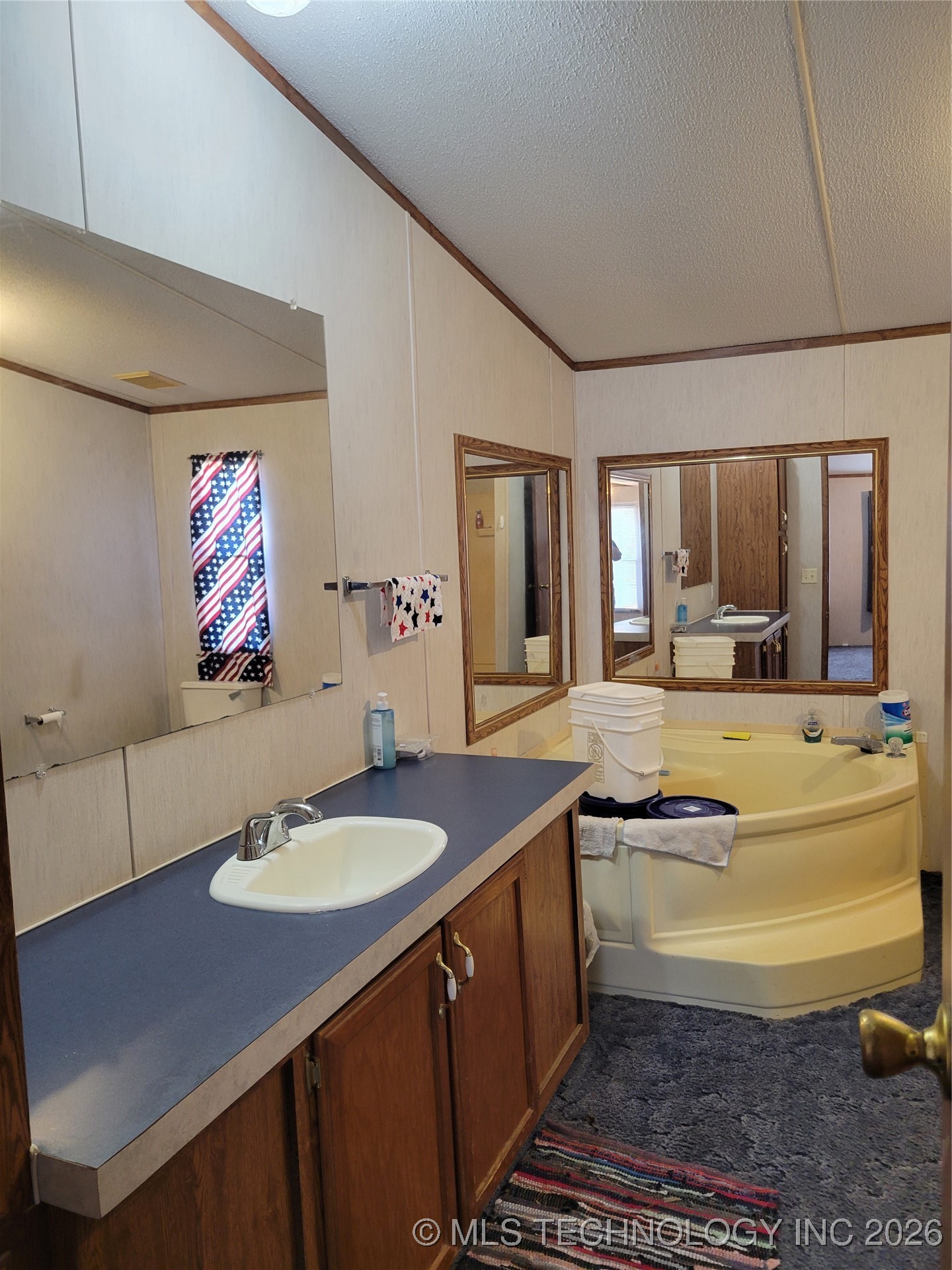 102 James Thomas Property Photo 24