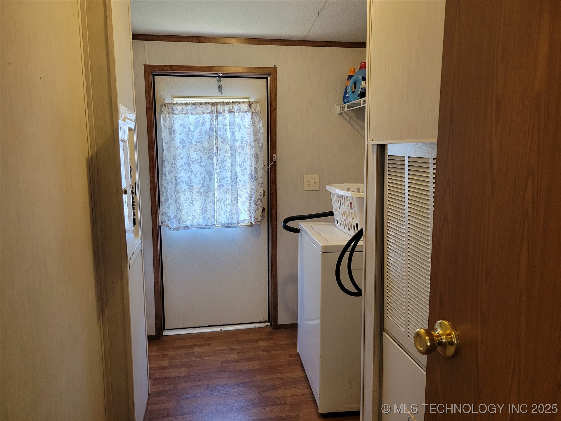 102 James Thomas Property Photo 32