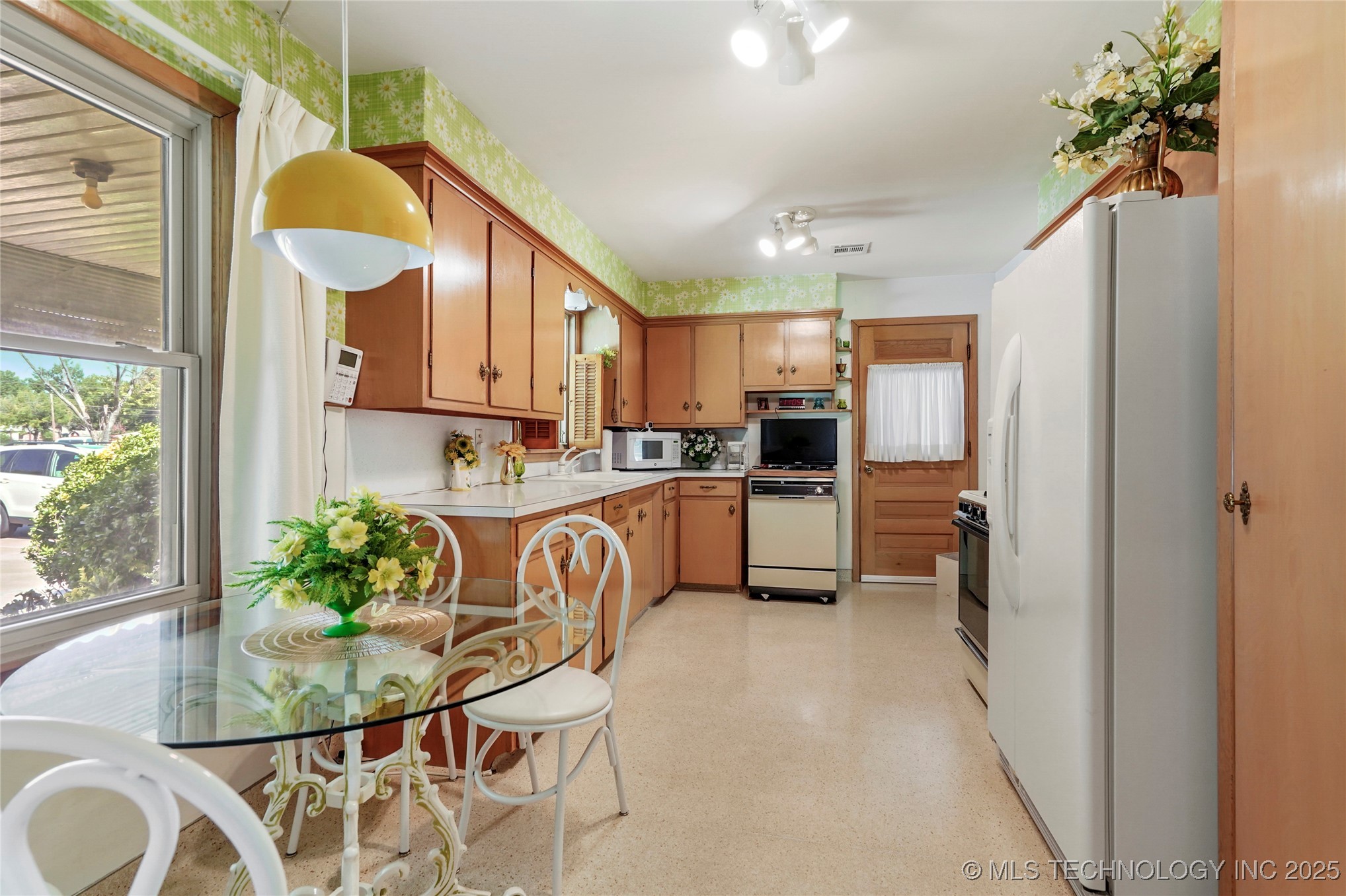 543 S 89th East Avenue Property Photo 15