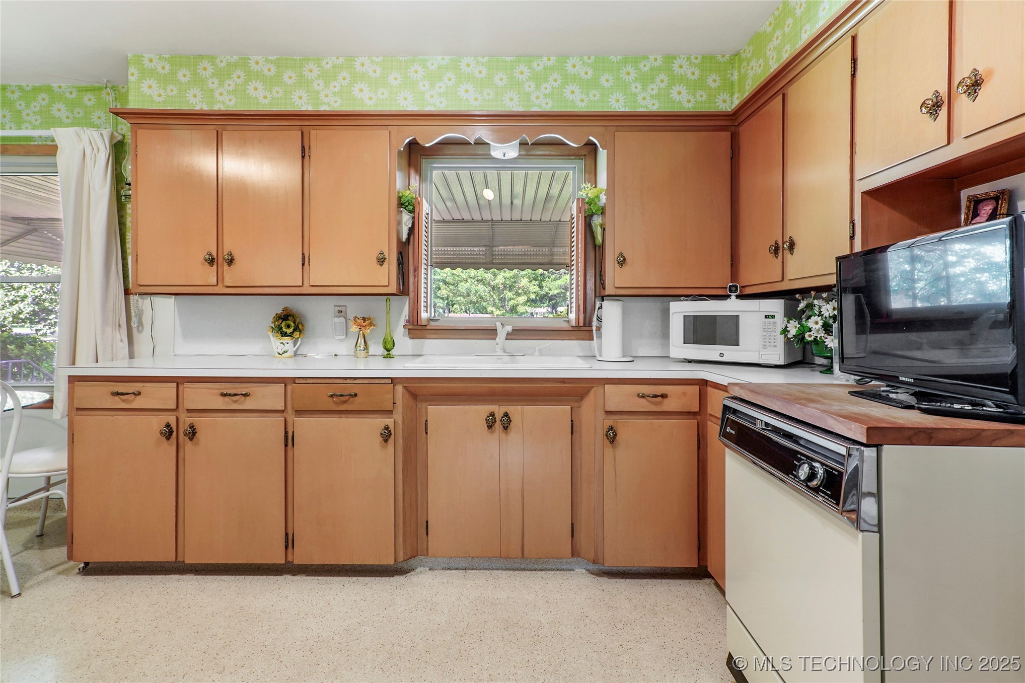 543 S 89th East Avenue Property Photo 18