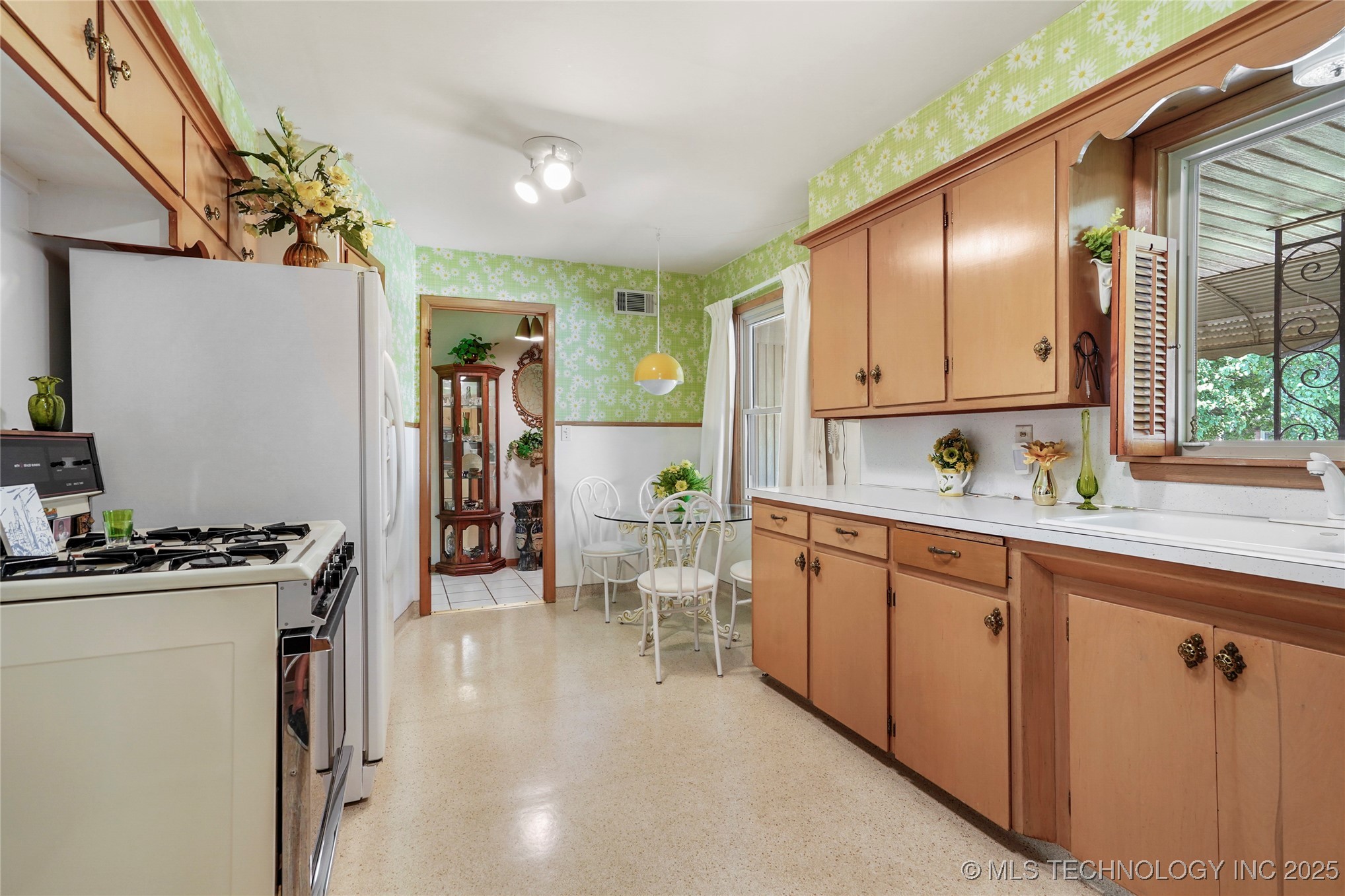 543 S 89th East Avenue Property Photo 19