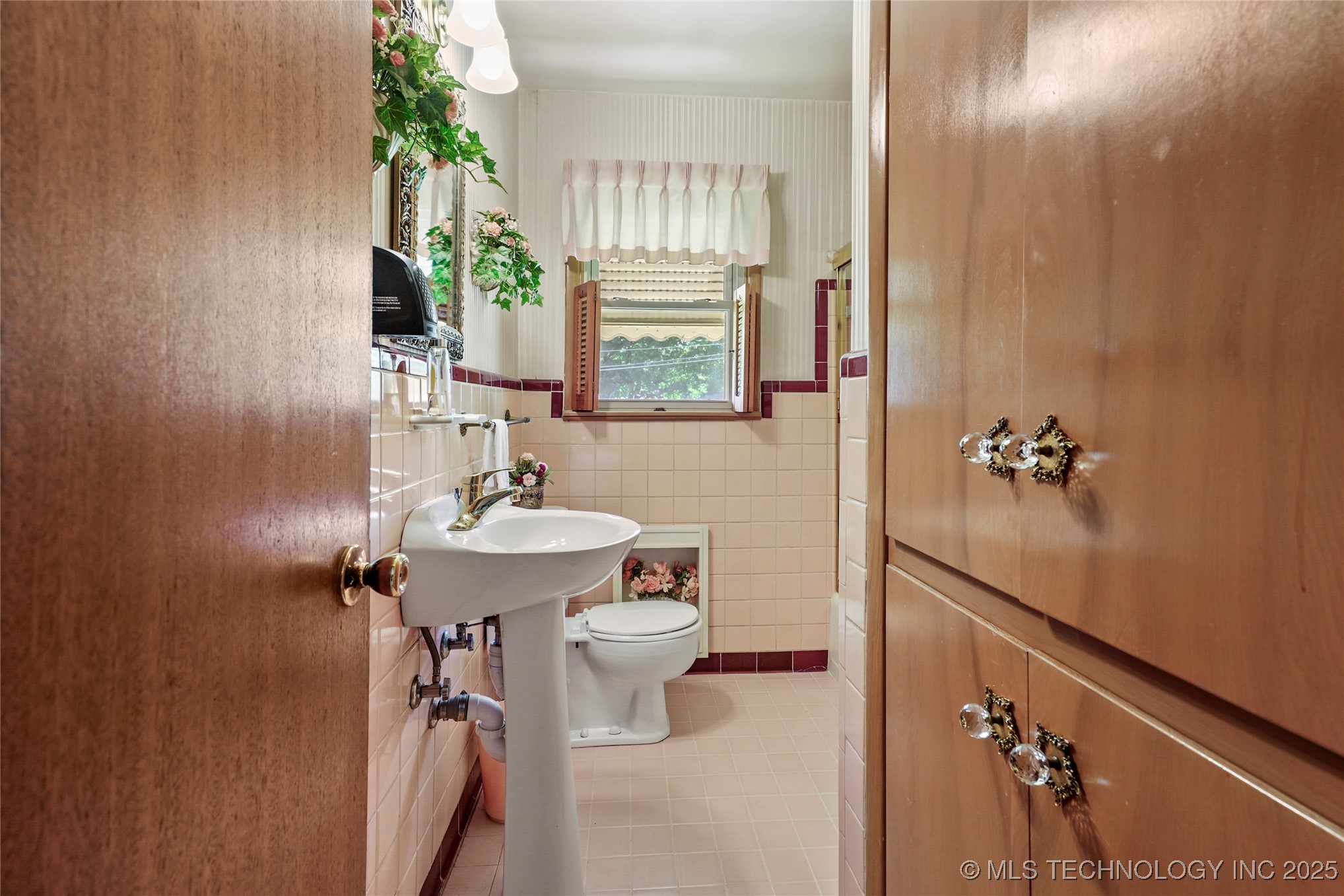 543 S 89th East Avenue Property Photo 26