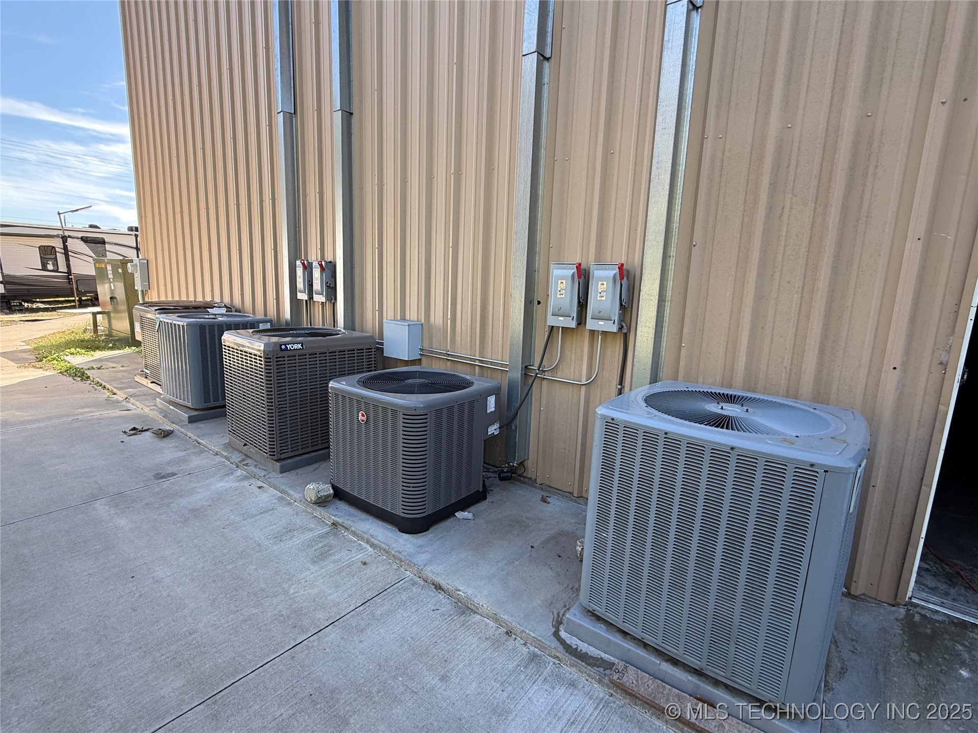 1001 E Central Avenue Property Photo 8