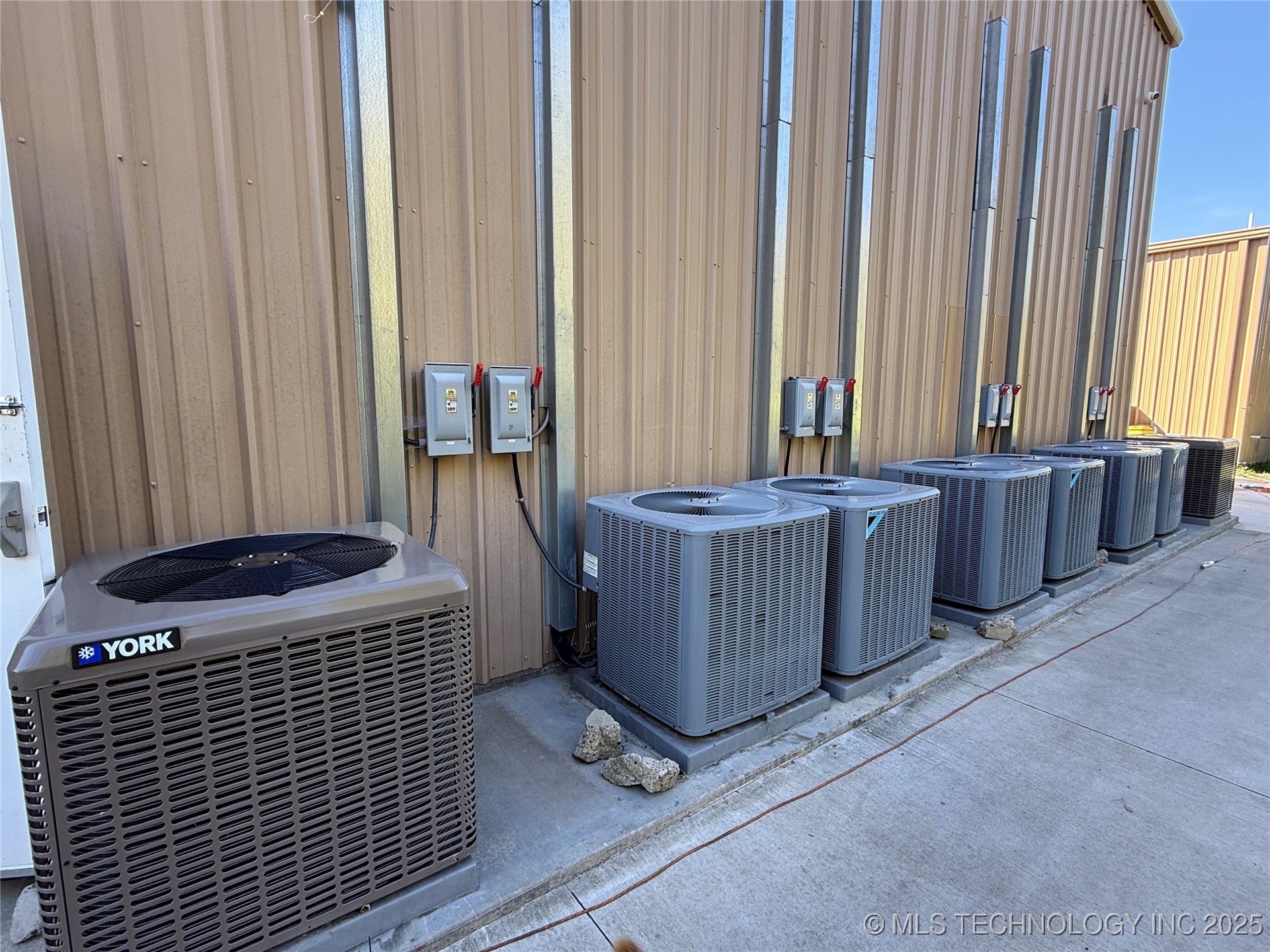 1001 E Central Avenue Property Photo 9