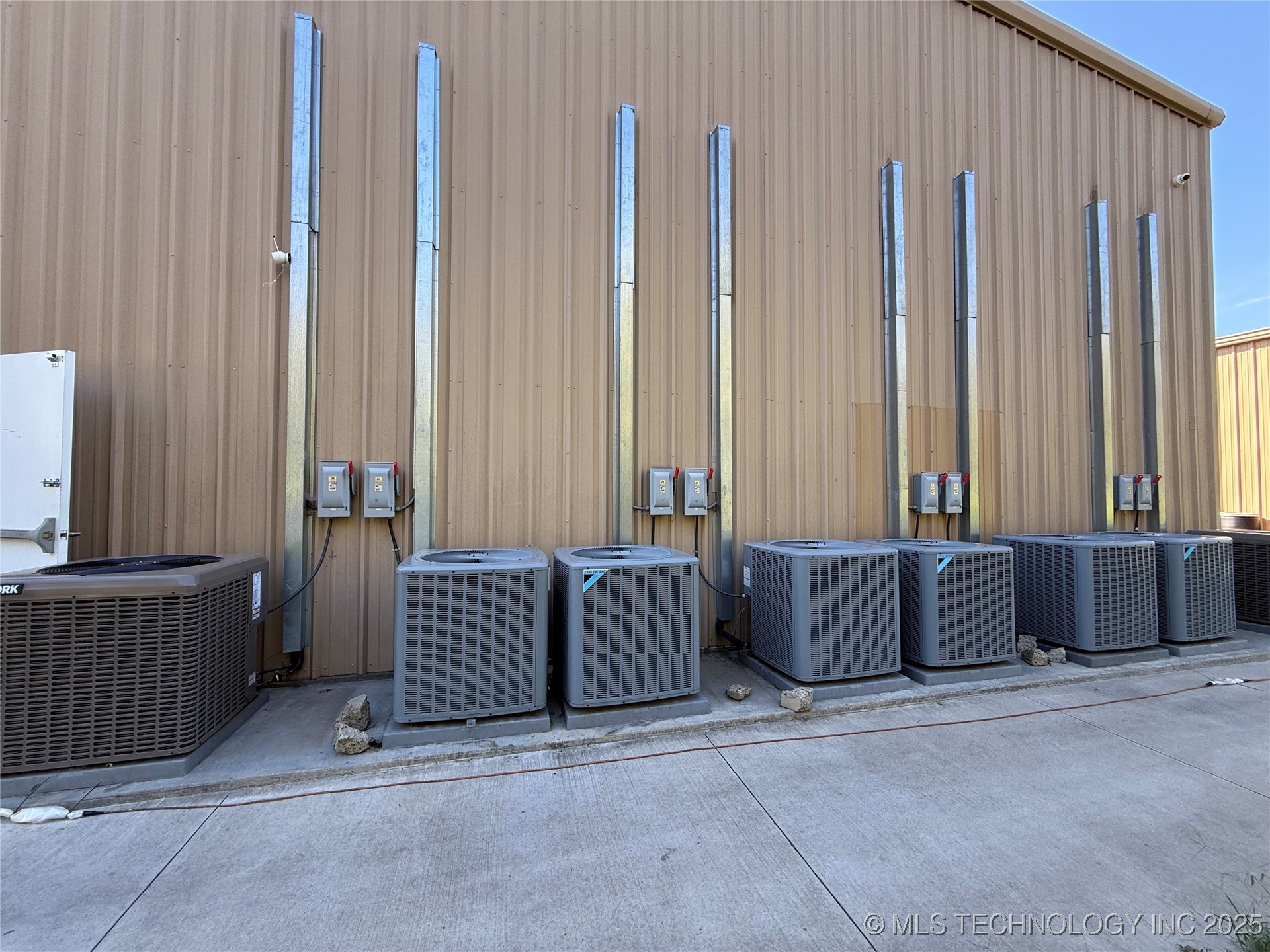 1001 E Central Avenue Property Photo 10