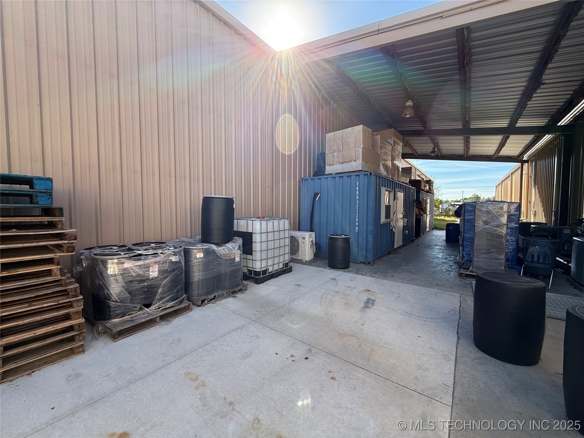 1001 E Central Avenue Property Photo 11