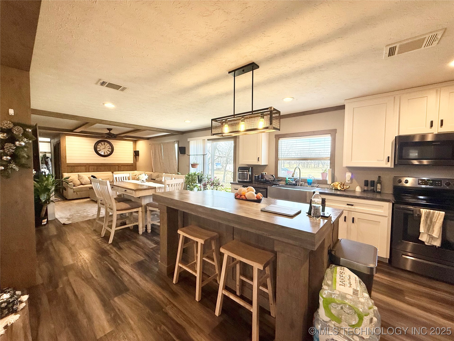 426550 E 250 Road Property Photo 6